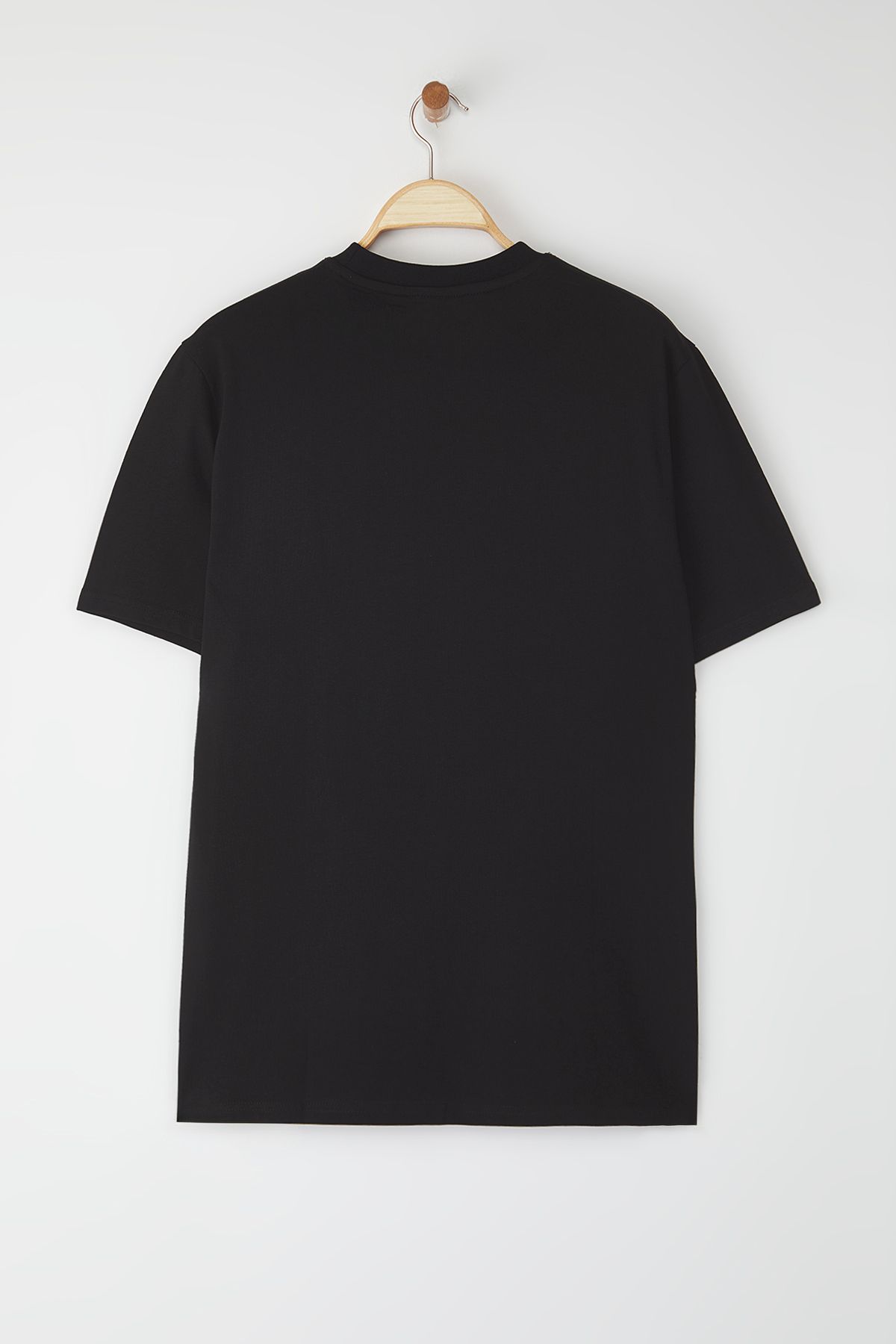 Trendyol Collection-Schwarzes reguläres Nexus Entry T-Shirt aus 100 % Pumpe-T-Shirt TMNSS24TS00056 4