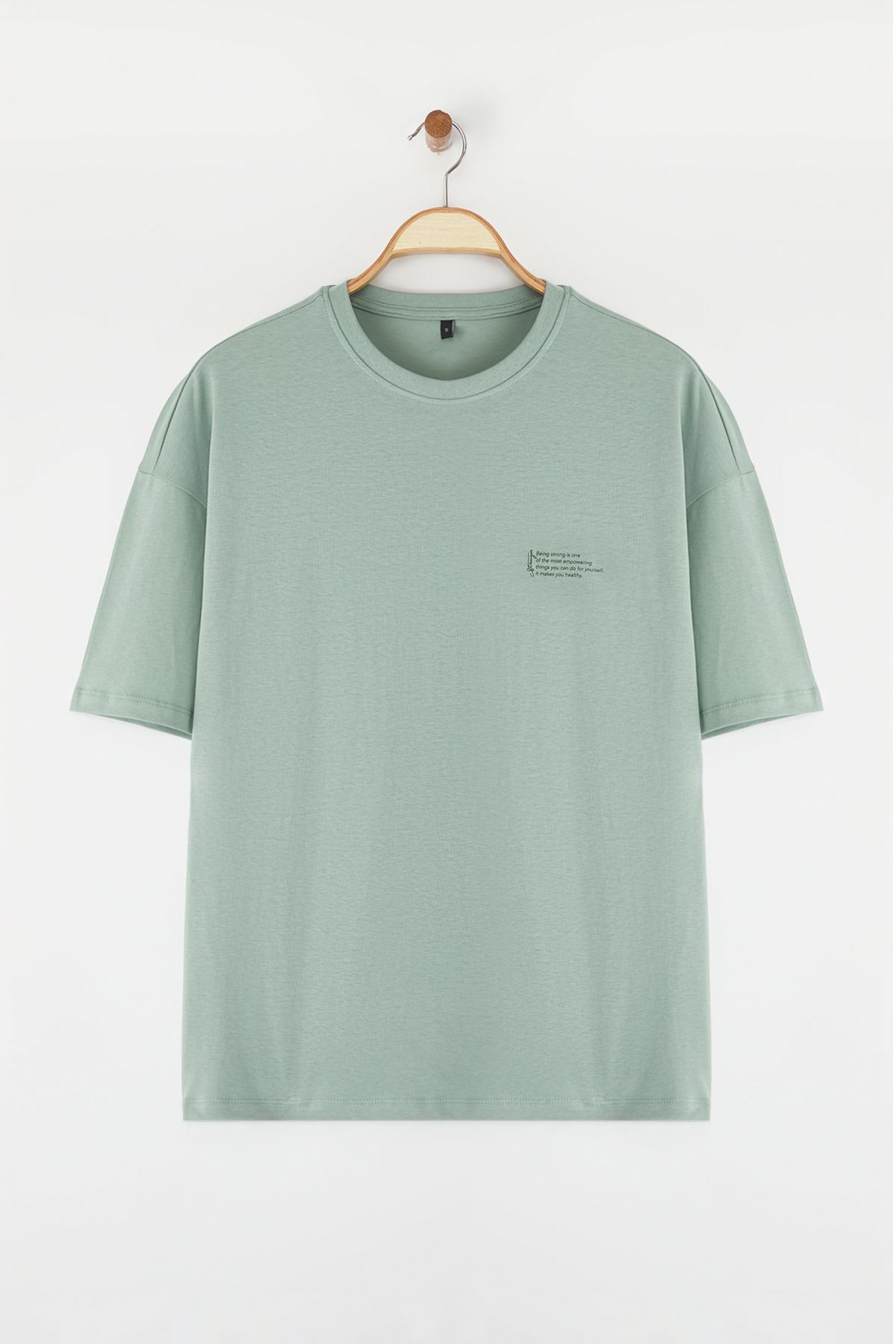 Trendyol Collection-Tmavě mátové oversize 100% bavlna Crew Neck Tričko s minimálním textem s potiskem Tok Fabric TMNSS23TS00084 6