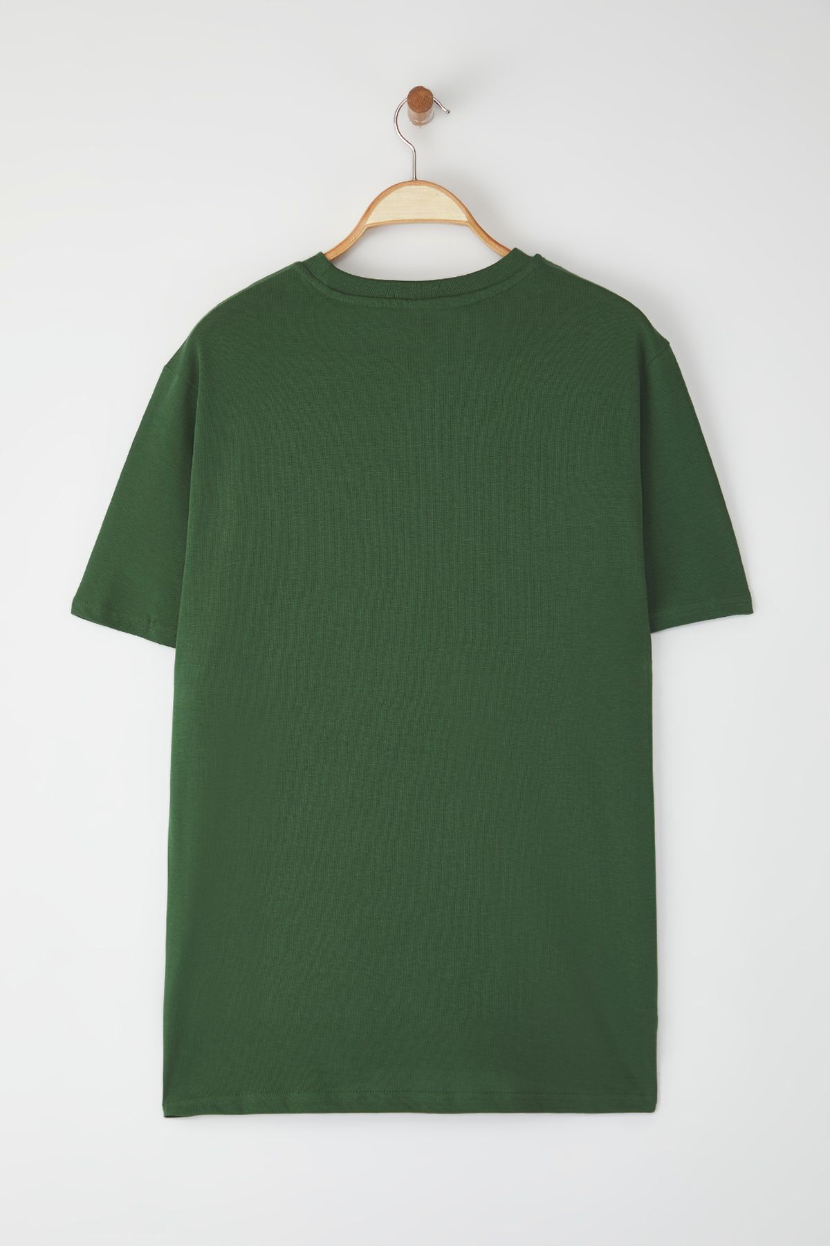 Trendyol Collection-Khakifarbenes T-Shirt aus 100 % Baumwolle, reguläre Passform, Stickerei. 4