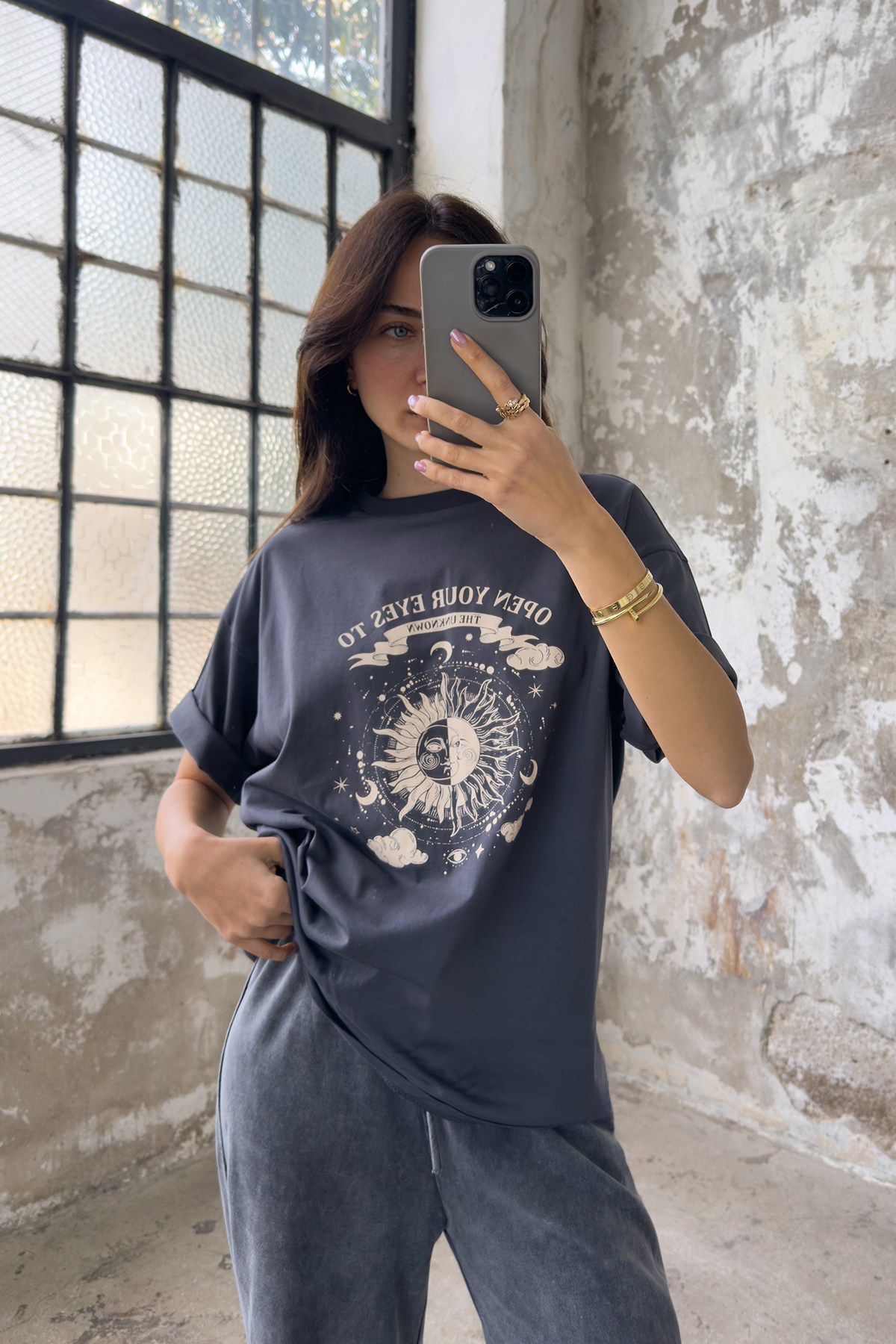 Trendyol Kollektion Anthrazitfarbenes, übergroßes bedrucktes Baumwoll-T-Shirt...