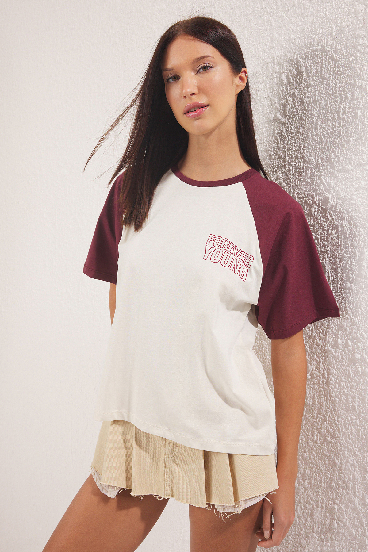 Trendyolmilla  Taş %100 Kalın Pamuklu Renk Bloklu Sloganlı Relaxed/Rahat Kesim Örme T-Shirt TWOSS24TS00134 - Görsel 2