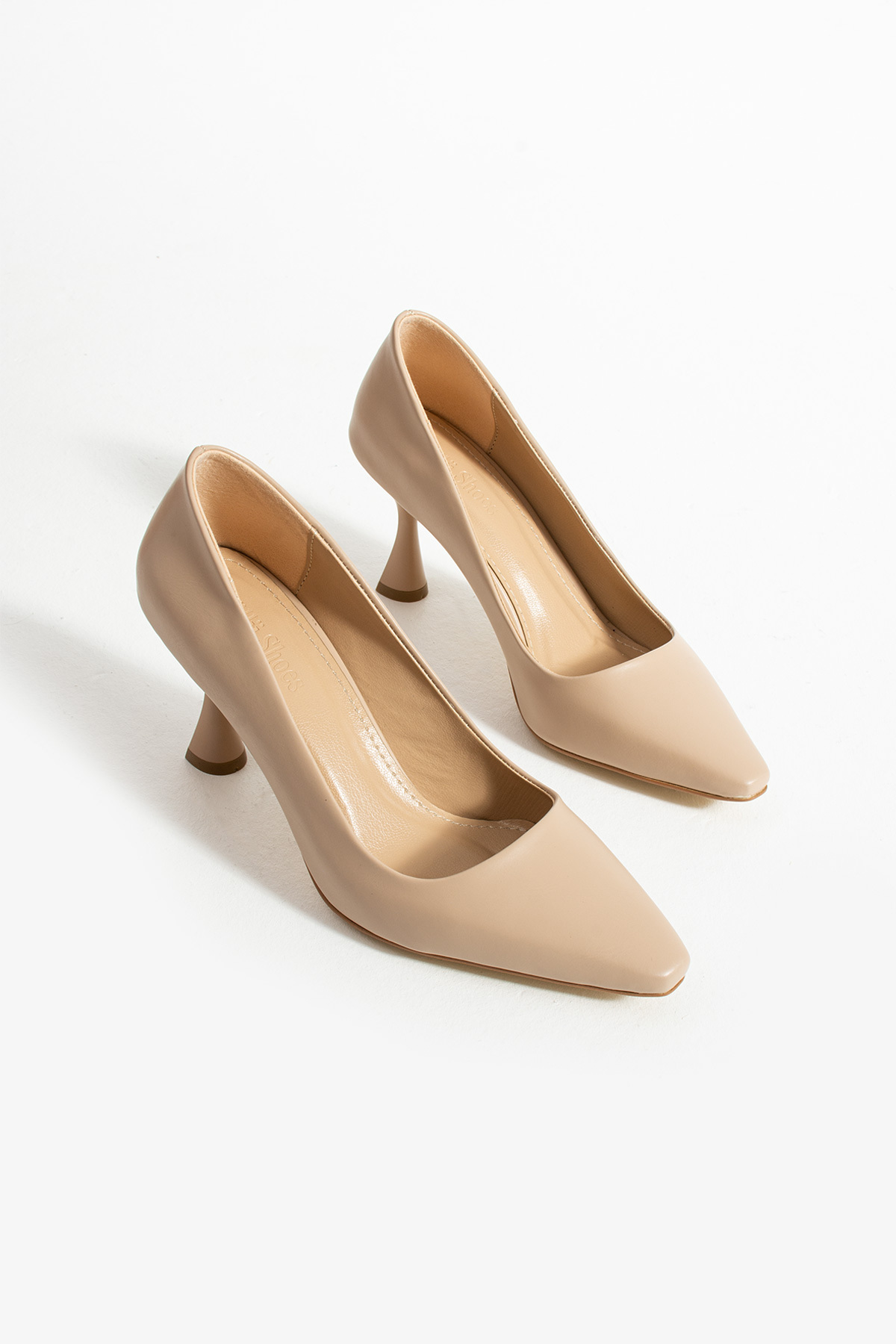 Güllü Shoes  Zarafetiyle Büyüleyen Bej 7 cm Vegan Deri Topuklu Ayakkabı | Rahat, Şık ve Günlük Topuklu Ayakkabı - Görsel 7