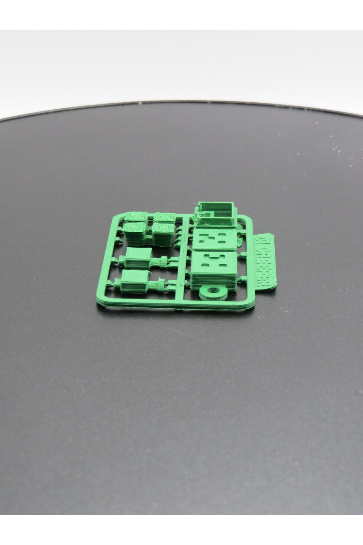 MODA-Pixelated Exploding Creature Kit Card 3D Puzzle Keychain Figure |   DIY Mini Model 3