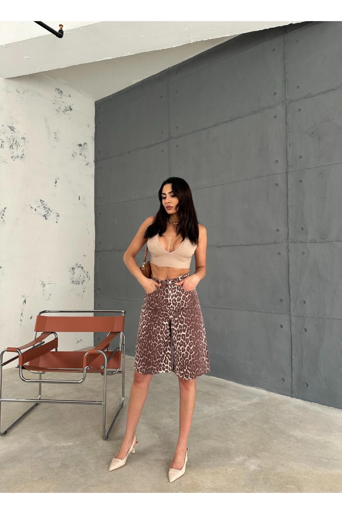 Zeo Basic-Leopard Print Long Shorts 3