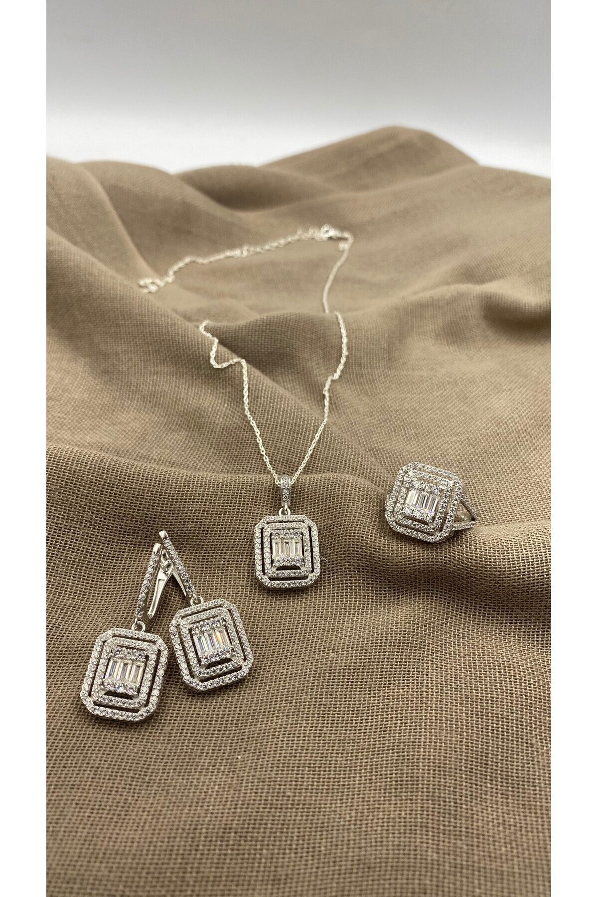 SURA SILVER BAGET MODEL 925 AYAR GÜMÜŞ SET (KOLYE,KÜPE VE AYARLANABİLİR YÜZÜK)