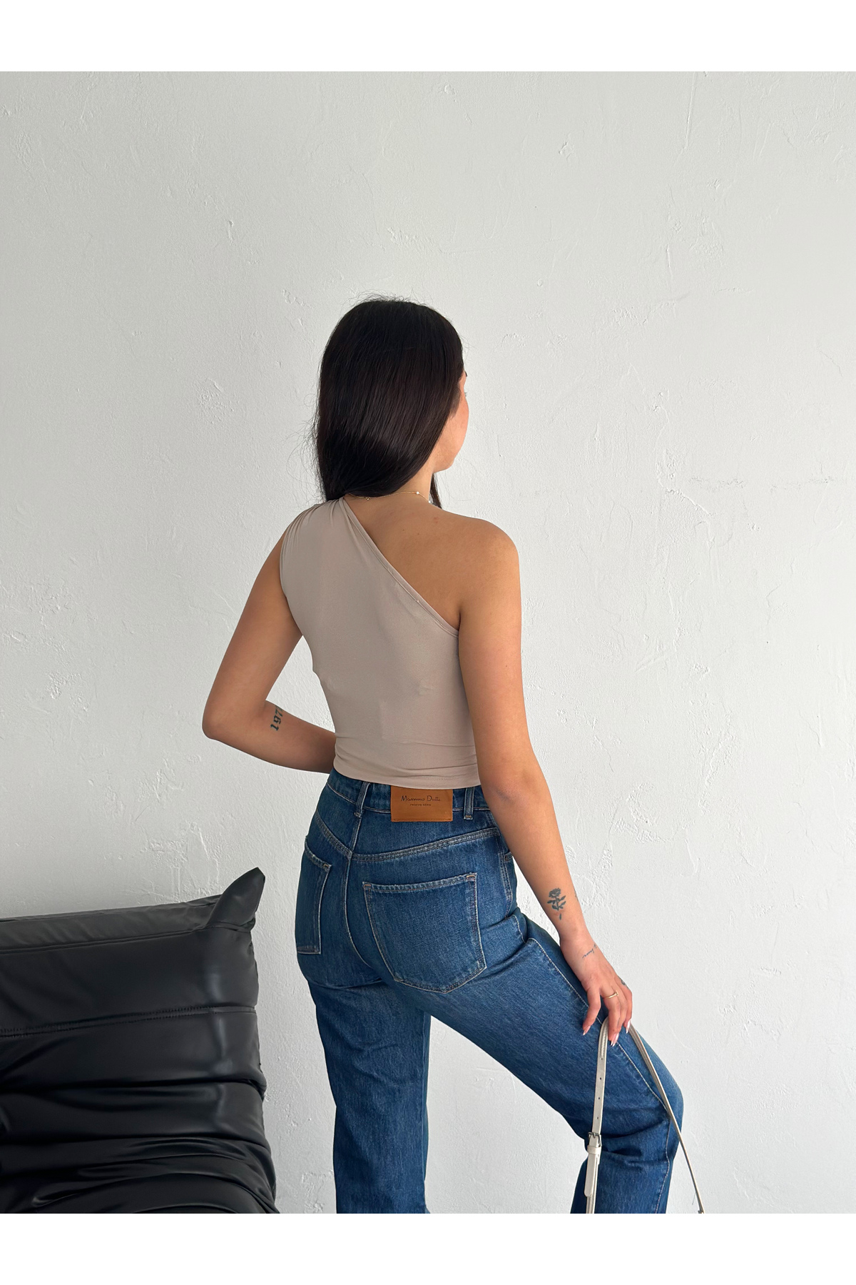 بلوز پارچه ای شنی ONE SHOULDER ACCESSORY CROP 4