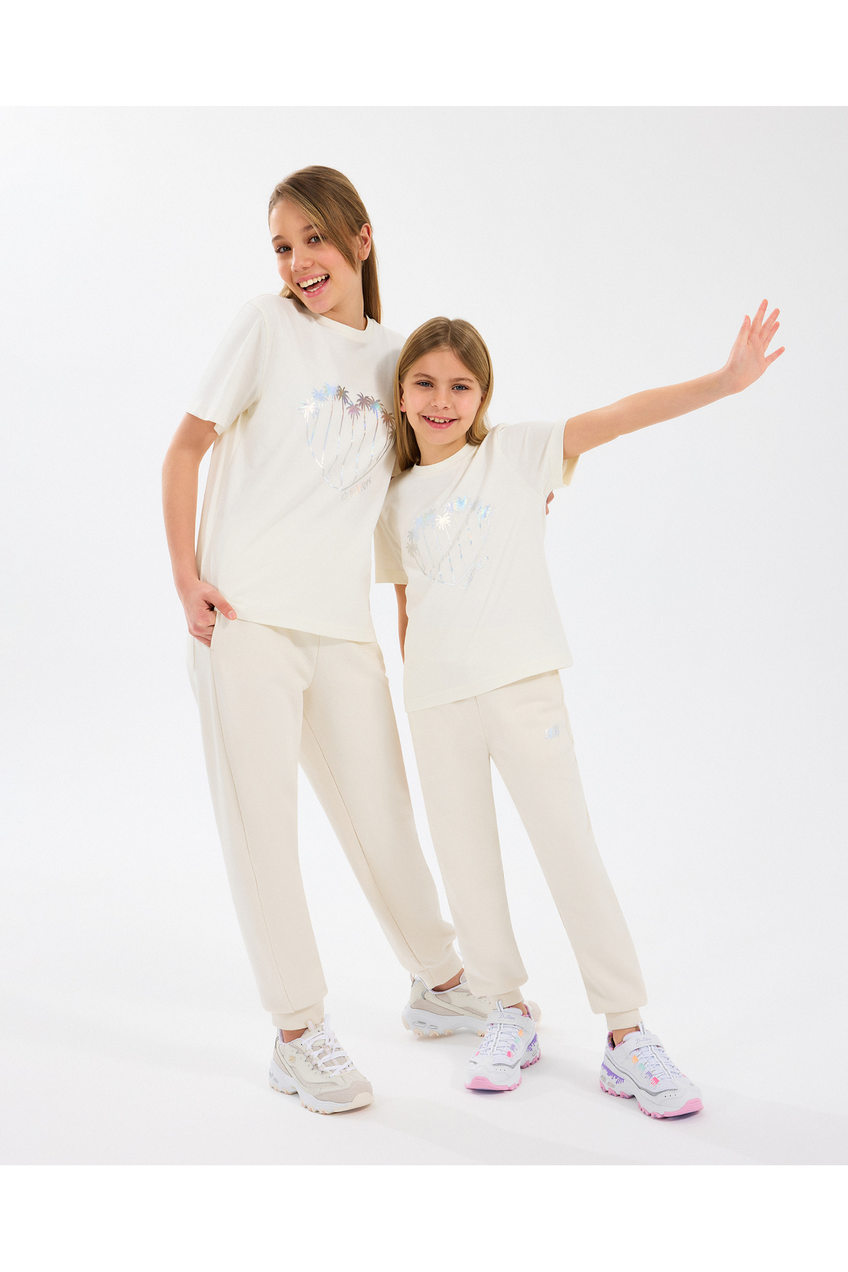 اسکچرز تی شرت مردانه جی گرافیک مدل Big Girl Off سفید SK2510122-102