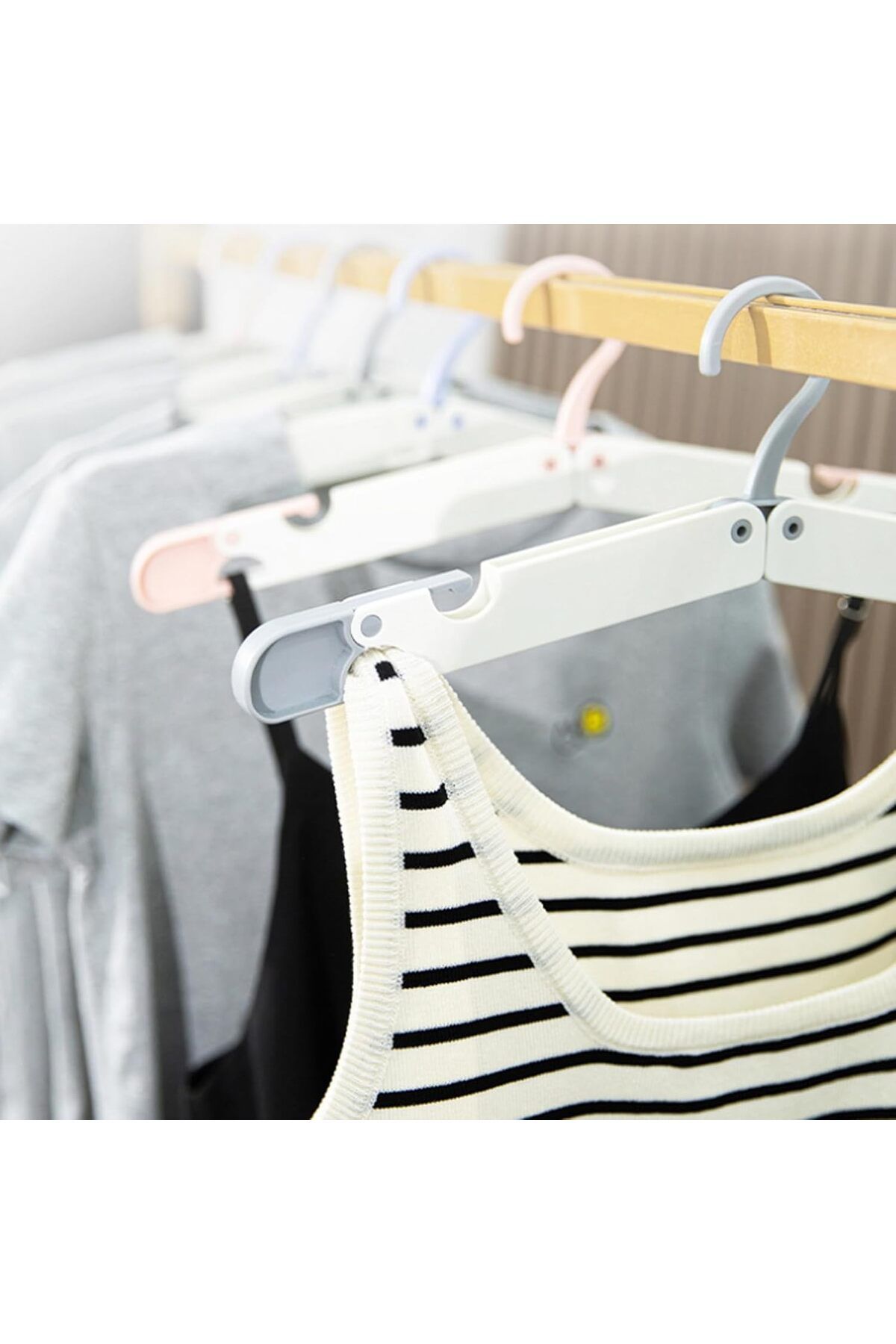 COOYA-3 Pack Foldable Hangers,Durable,High Load-Bearing Capacity,Non-Slip,for Tops,Pants,Skirts,Coats 2