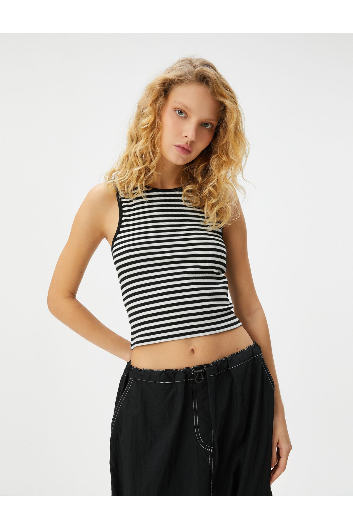 Koton Yeni Sezon Halter Yaka Kolsuz Tişört Slim Fit Viskon Kumaş