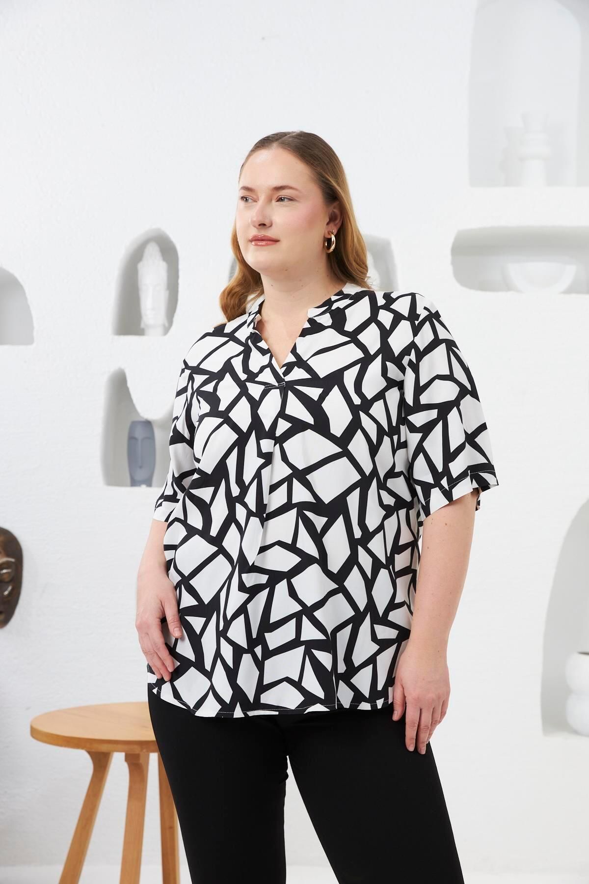 RMG-Geometric Pattern Judge Collar Large Size Blouse Black 4