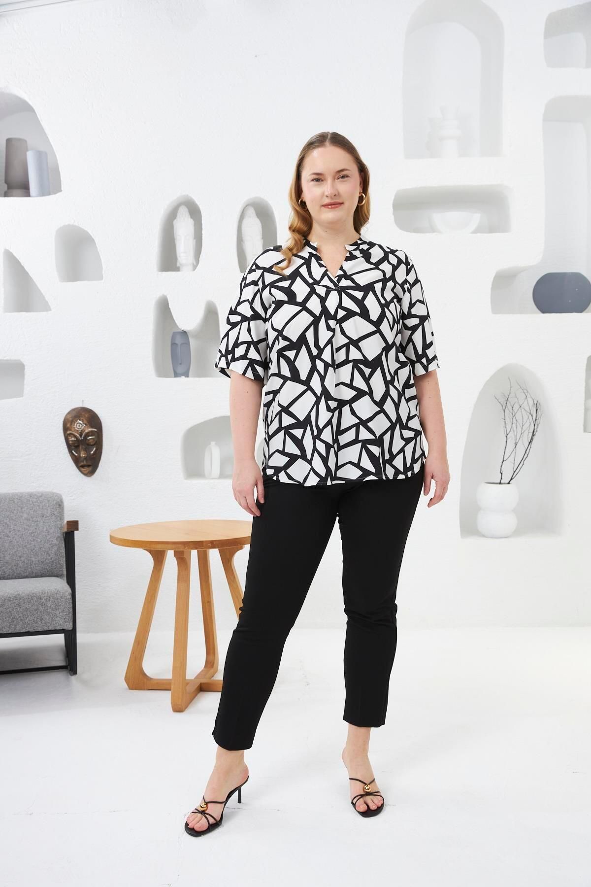 RMG-Geometric Pattern Judge Collar Large Size Blouse Black 5