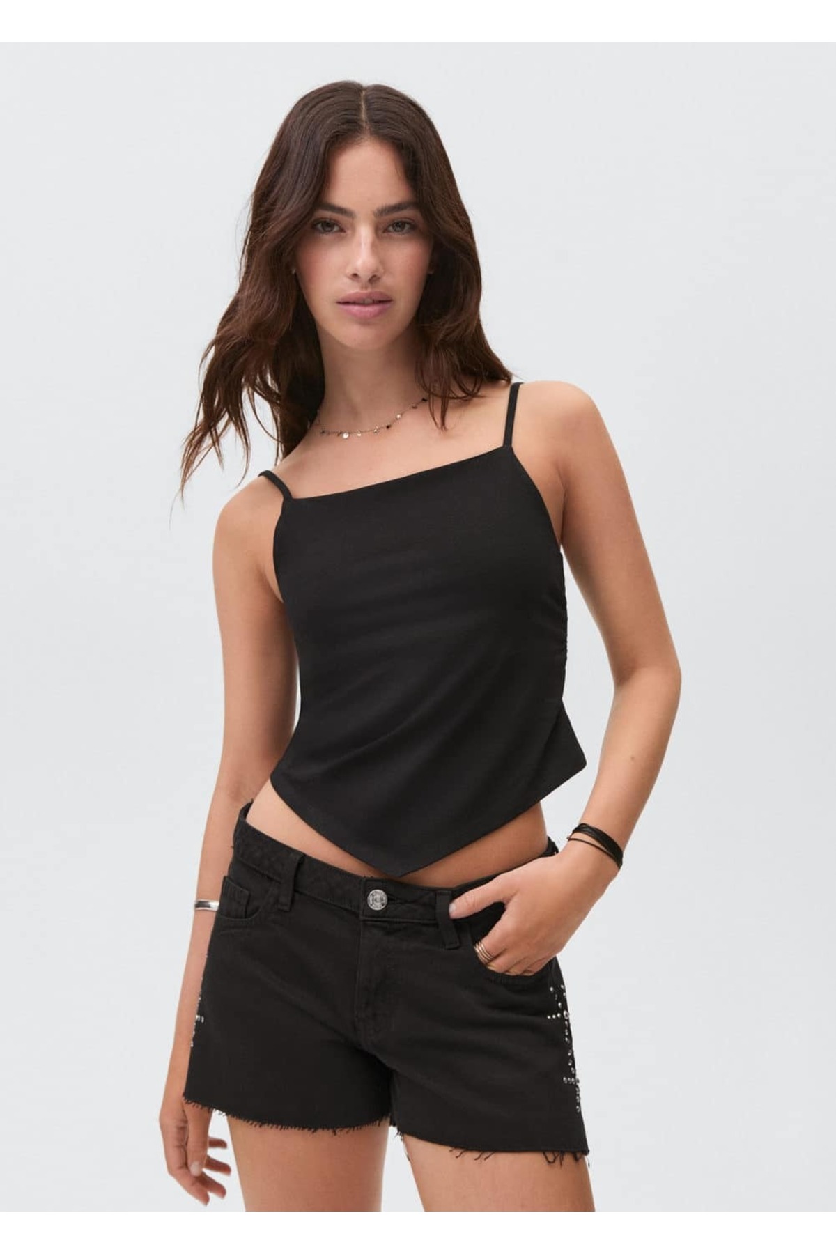 Zımbalı kot şort