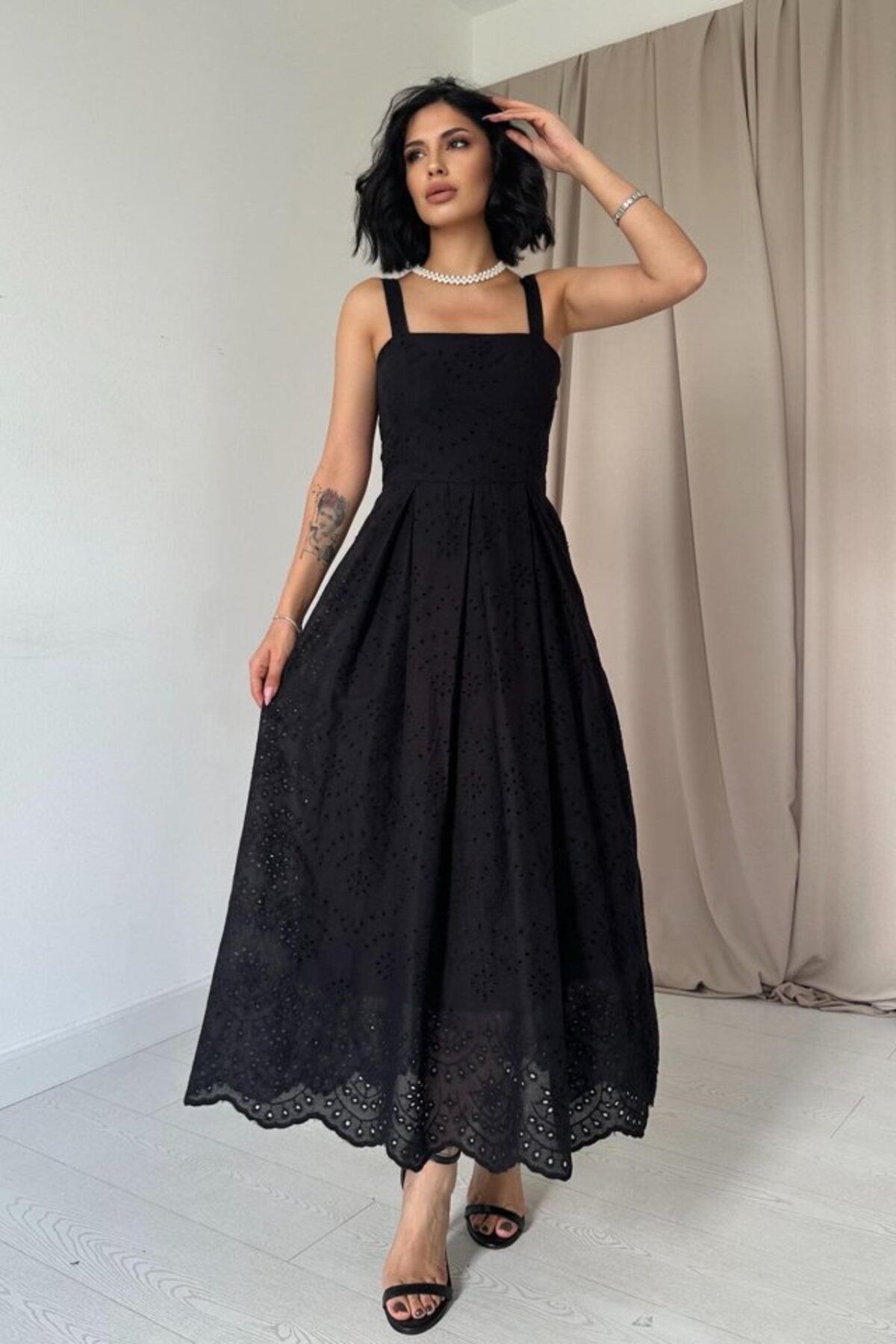 velmorafashion Siyah Askılı Aparatlı Brode Elbise