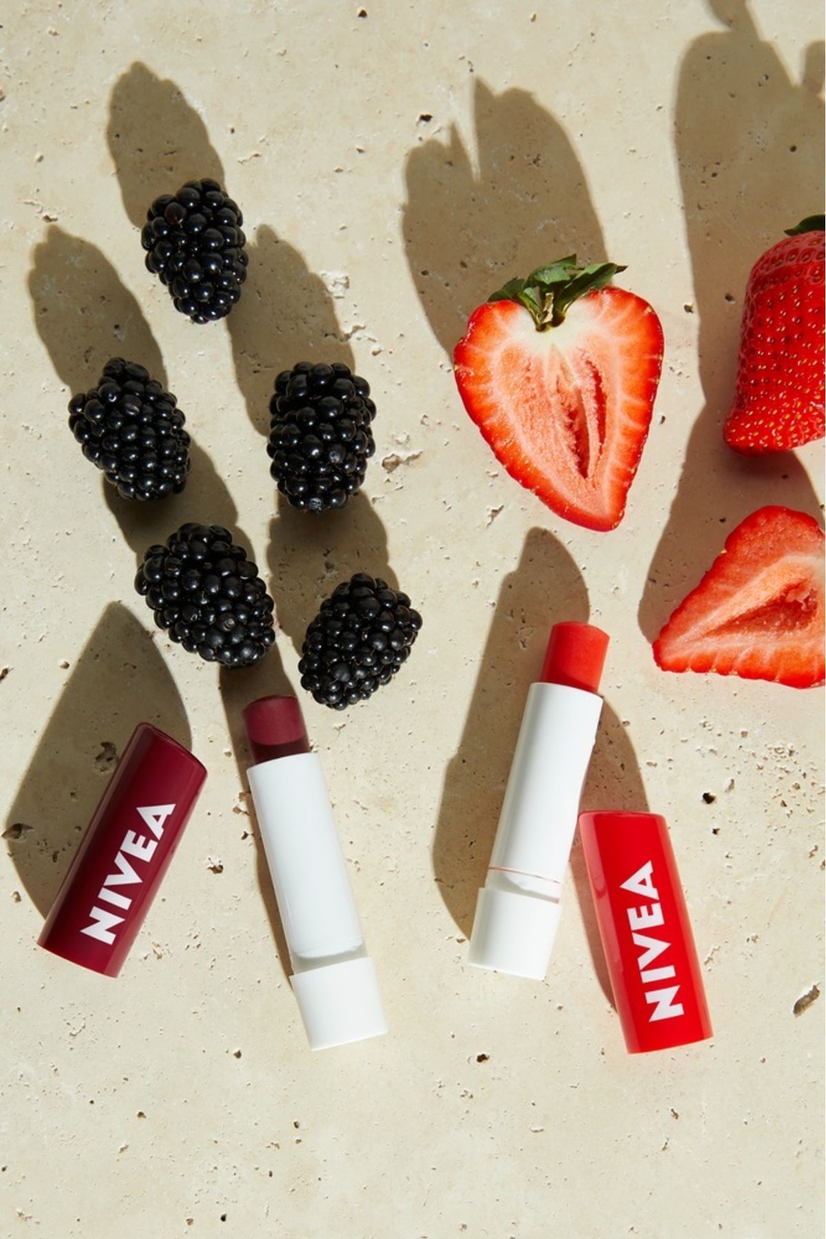 NIVEA-Lip Fruity Shine Blackberry 5