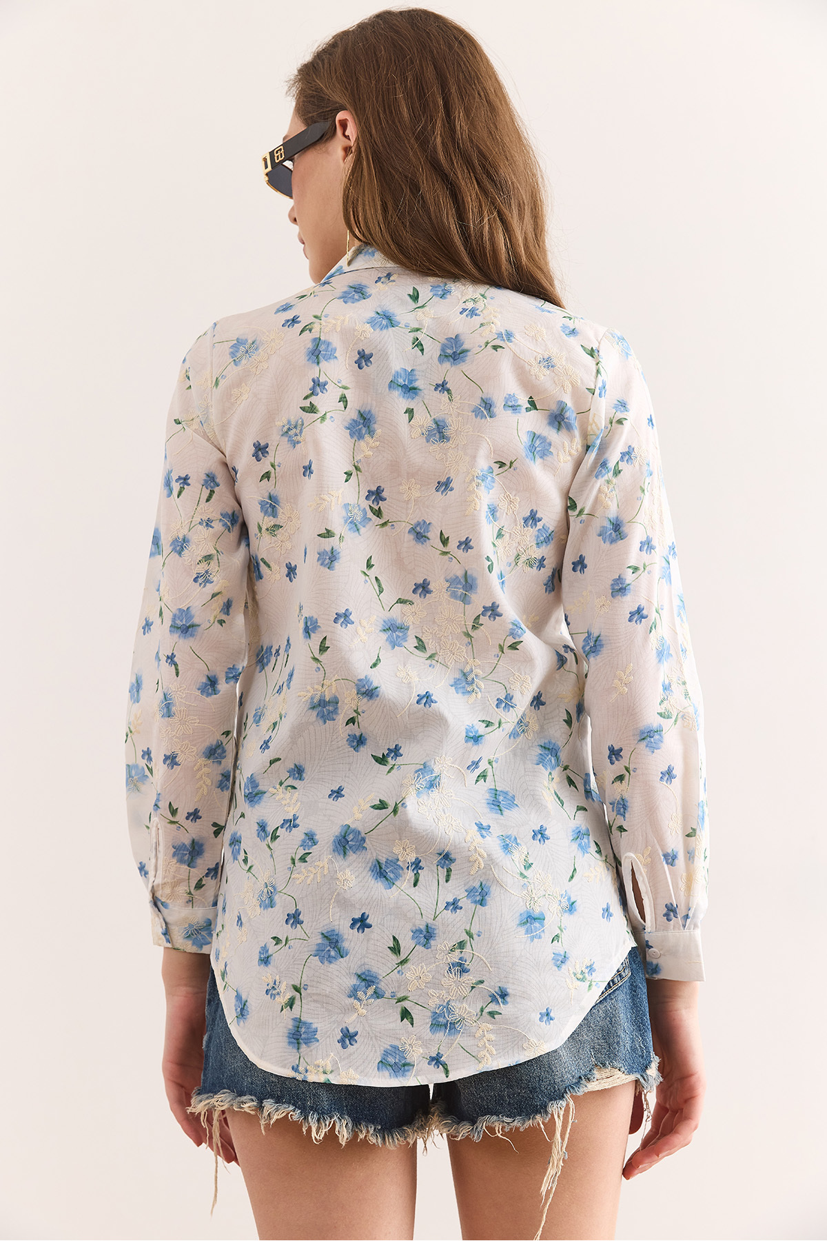 Olalook  Kadın Beyaz Mavi Çiçekli Fisto Gömlek GML-19001327 - Görsel 2