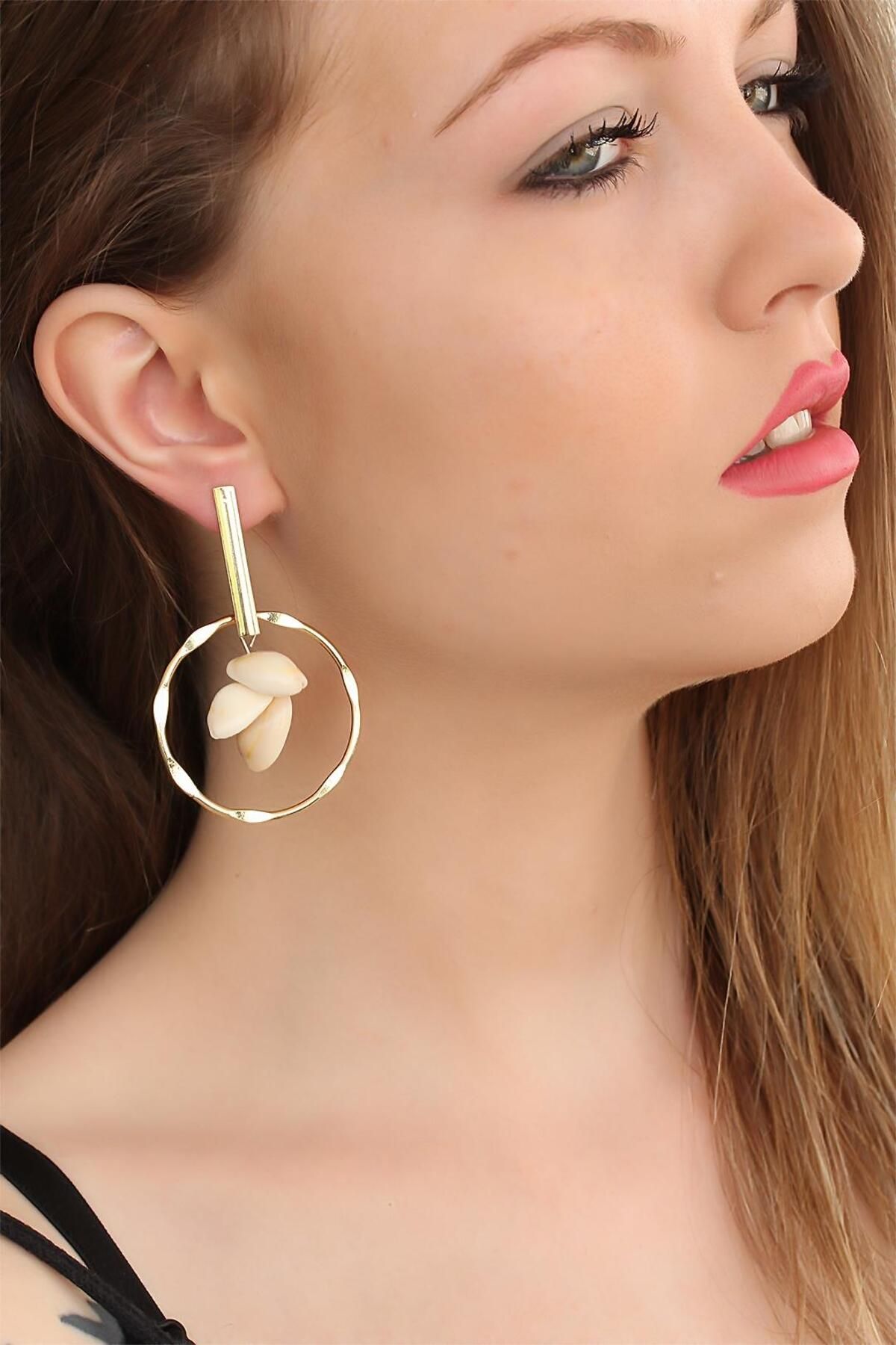 BZK ACCESSORİES Deniz Kabuklu Gold Metal Halka Küpe