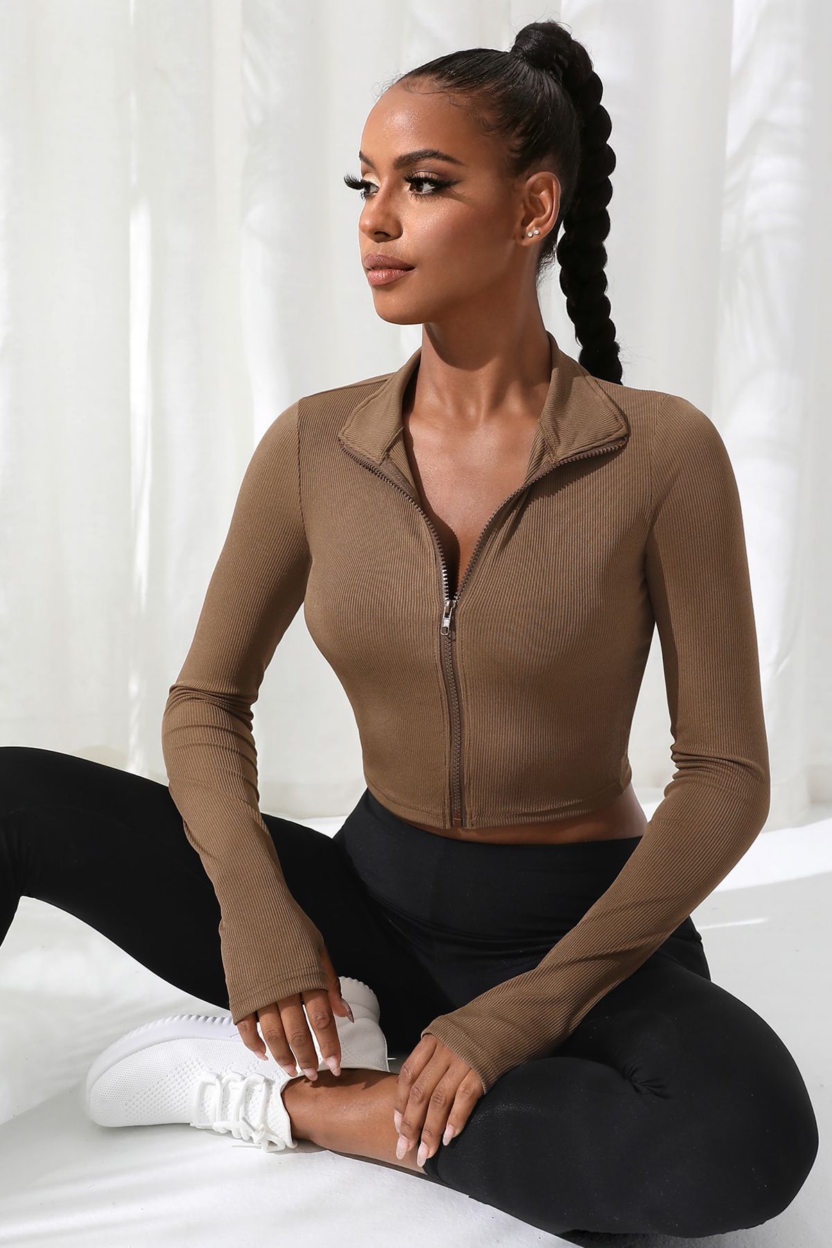 Albayrak Kadın Kahverengi Uzun Kol Fermuarlı Parmak Geçme Detaylı Dik Yaka Crop Top Bluz
