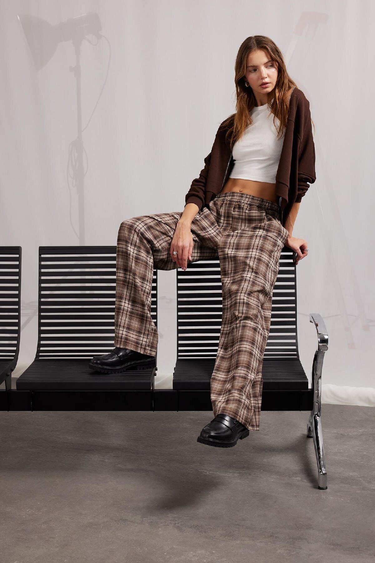 DeFacto-Coool Straight Fit Checked Regular Waist Pants E7752Ax25Sp 4