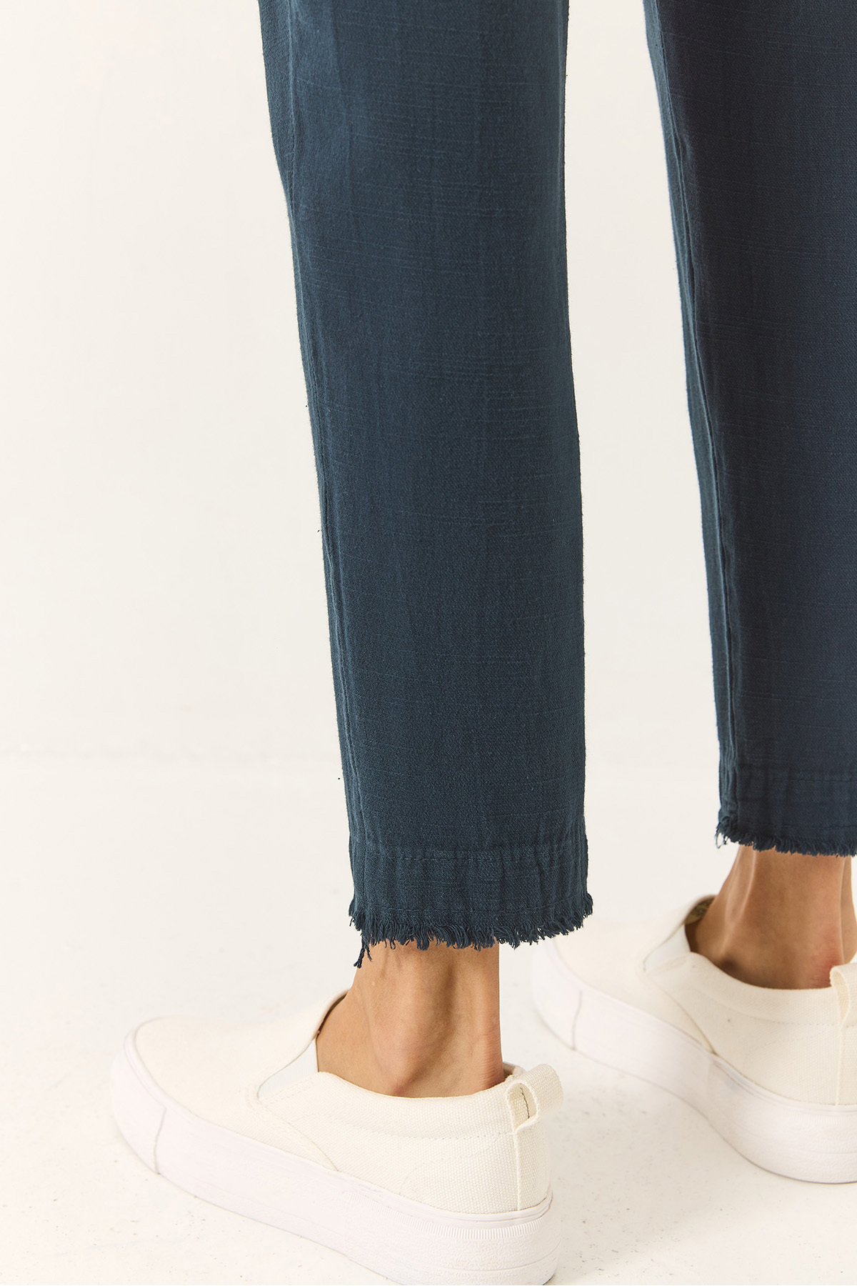 Bianco Lucci-Women's Tie Waist Leg Detailed Pocket Linen Carrot Pants Yp5134 60283180 7