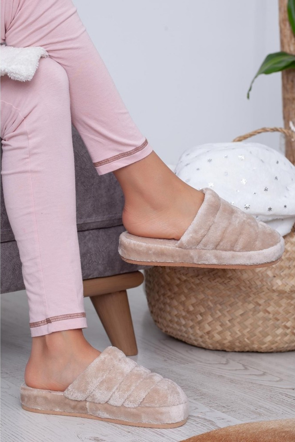 Neon Shoes Unisex Önü Kapalı Peluş Bohça Damat Gelin Çeyiz Terlik Sessiz Eva Taban Misafir Ev Terliği