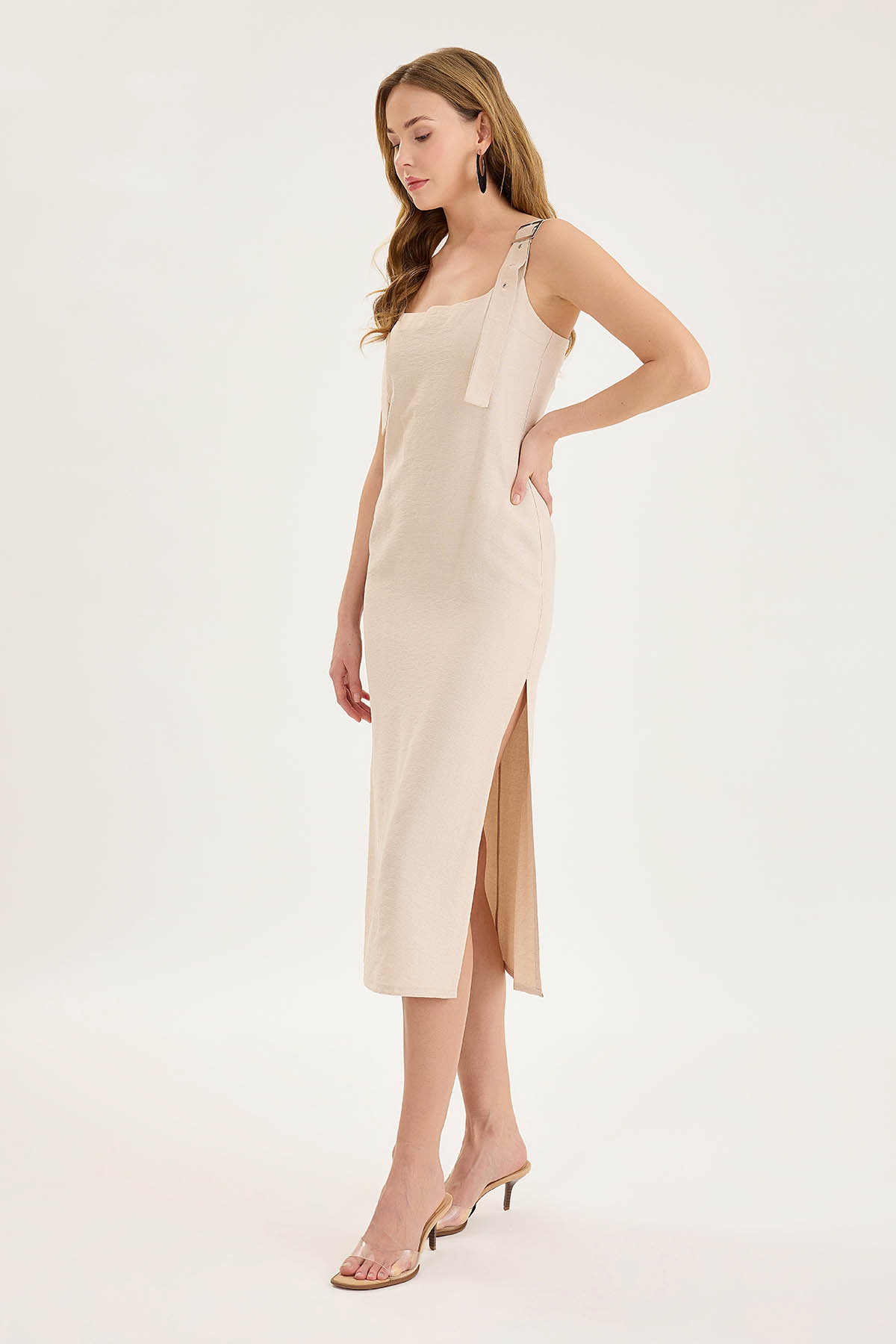 Vitrin-Adjustable Strap Zero Sleeve Square Neck Dress 2
