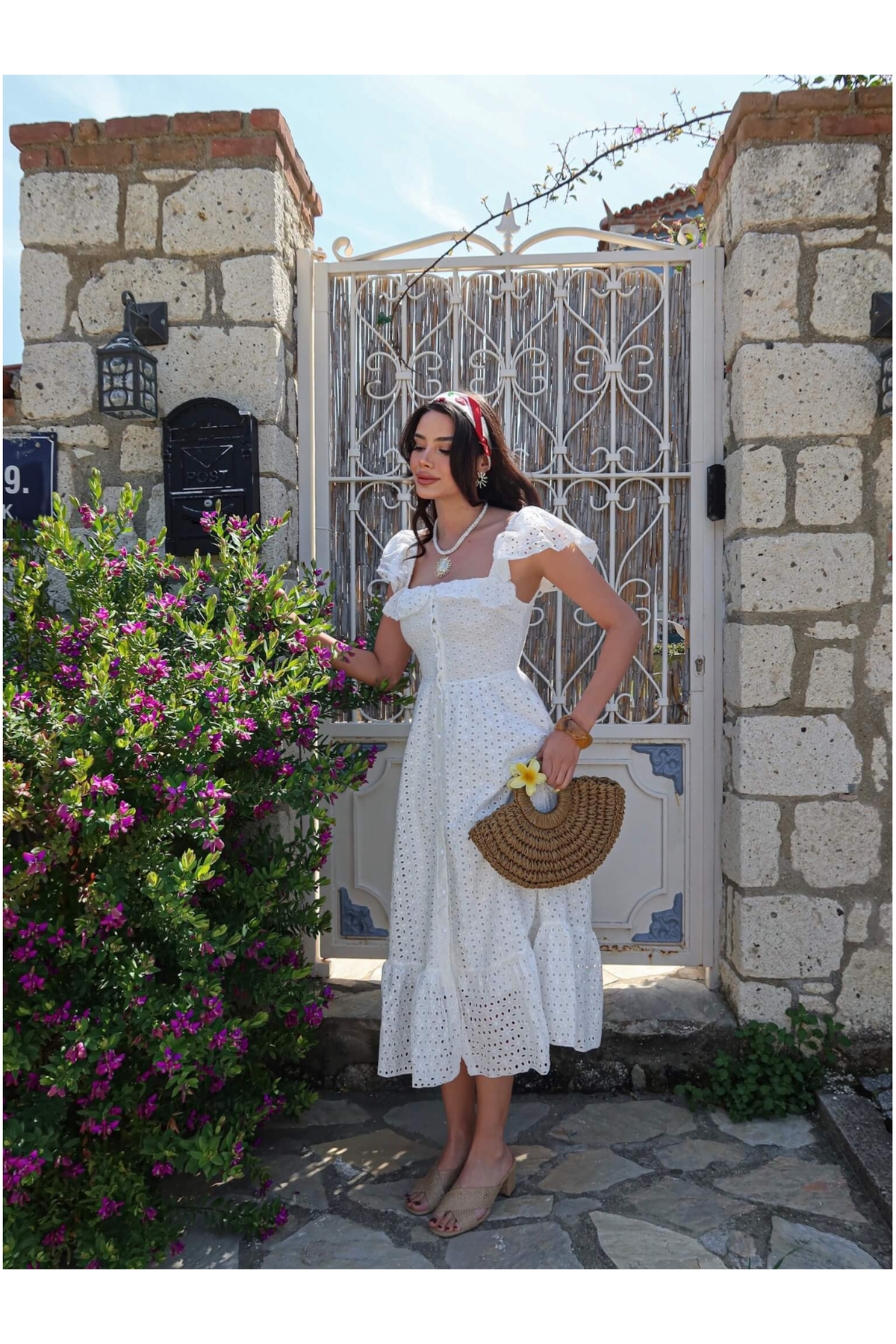 ESRAHELVACI Beyaz Fistolu Fırfır Detay Elbise fotoğrafı 6 (önizleme)