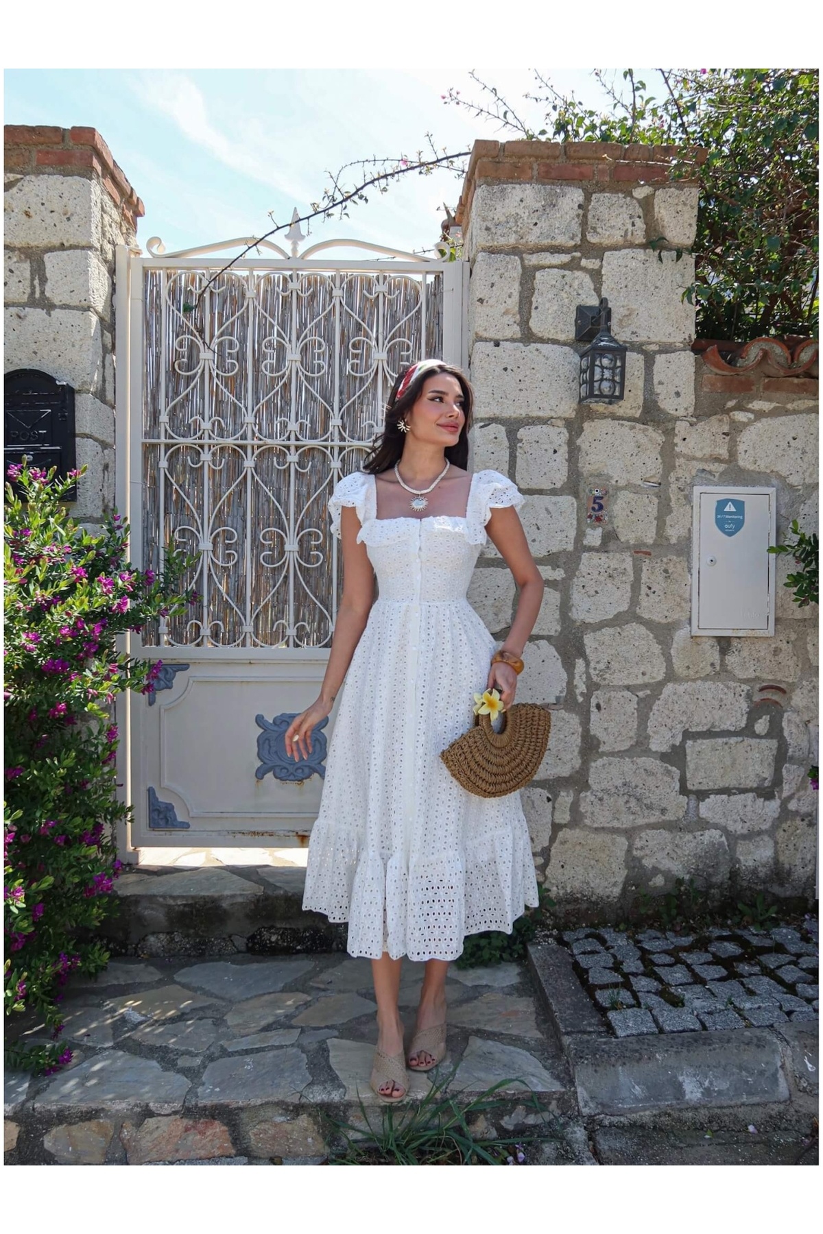 ESRAHELVACI Beyaz Fistolu Fırfır Detay Elbise fotoğrafı 4 (önizleme)