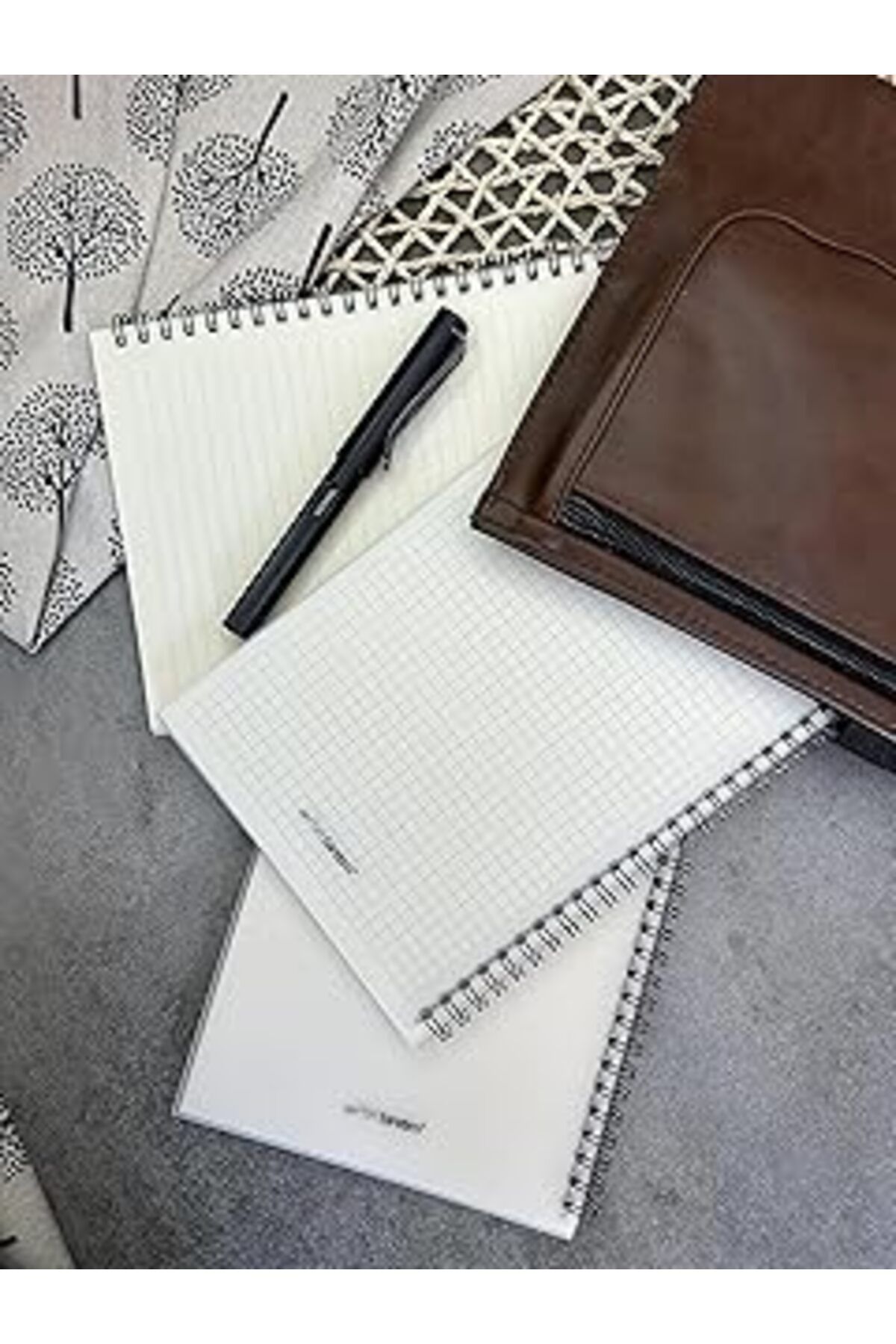 Karachil Fark Tanıtım A5 (15X21Cm) Boyutunda Şeffaf Kapağa Sahip Yırtılmaz Su Geçirmez Spiralli 60 Yapraklı