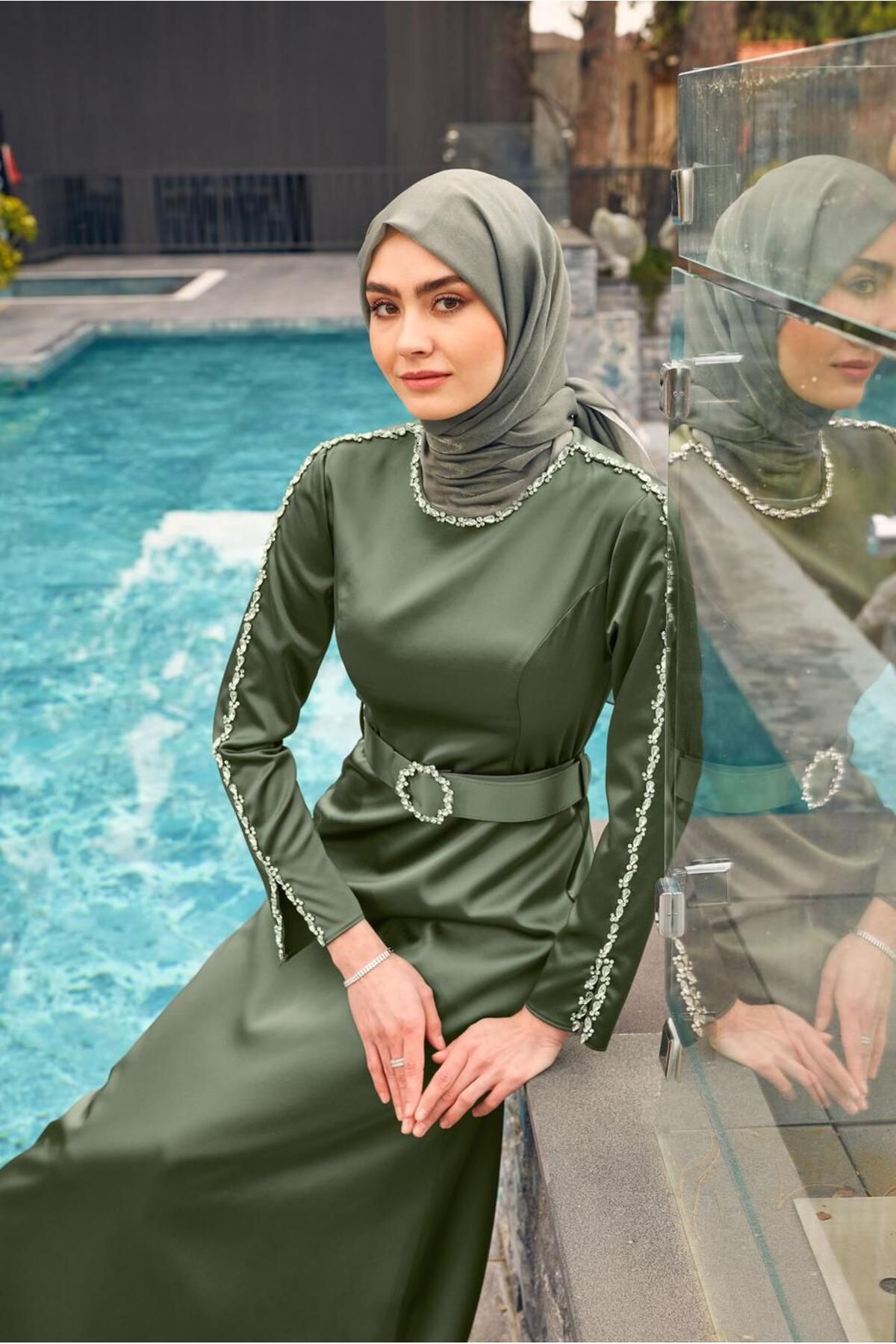 لباس شب ساتن کمربند سنگی 50307 Alvina