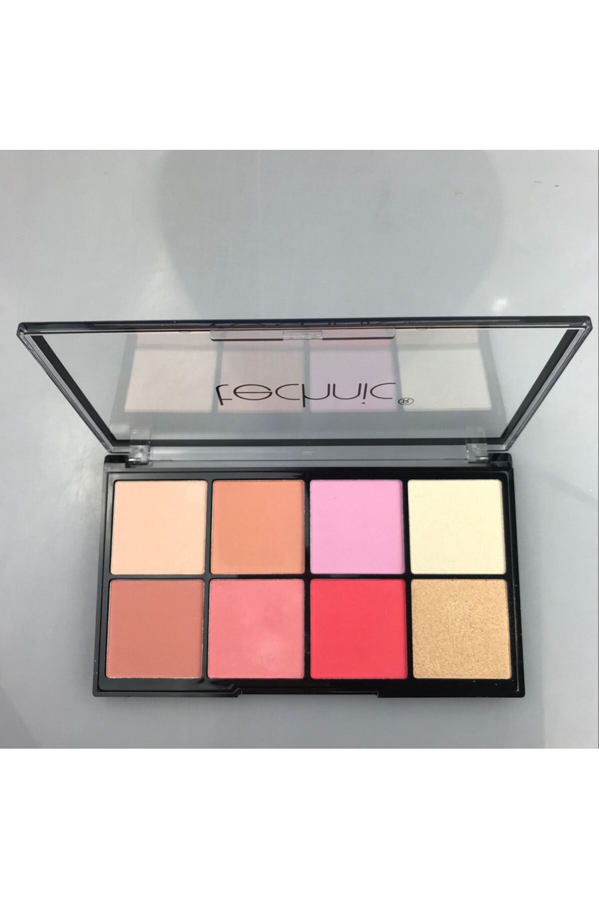 TECHNIC-Paleta obrazu s iluminátorem Technic Tropical Paradise Blush Highlight Palette 1