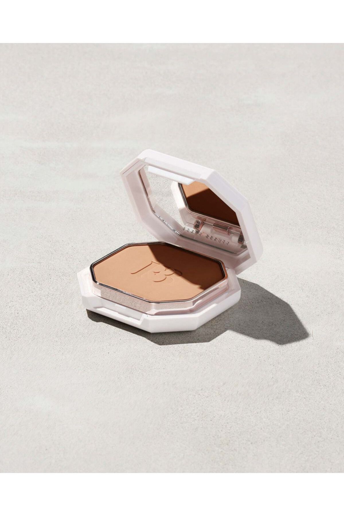 FENTY BEAUTY-Fenty Soft Matte Face Powder, Shade 260 6
