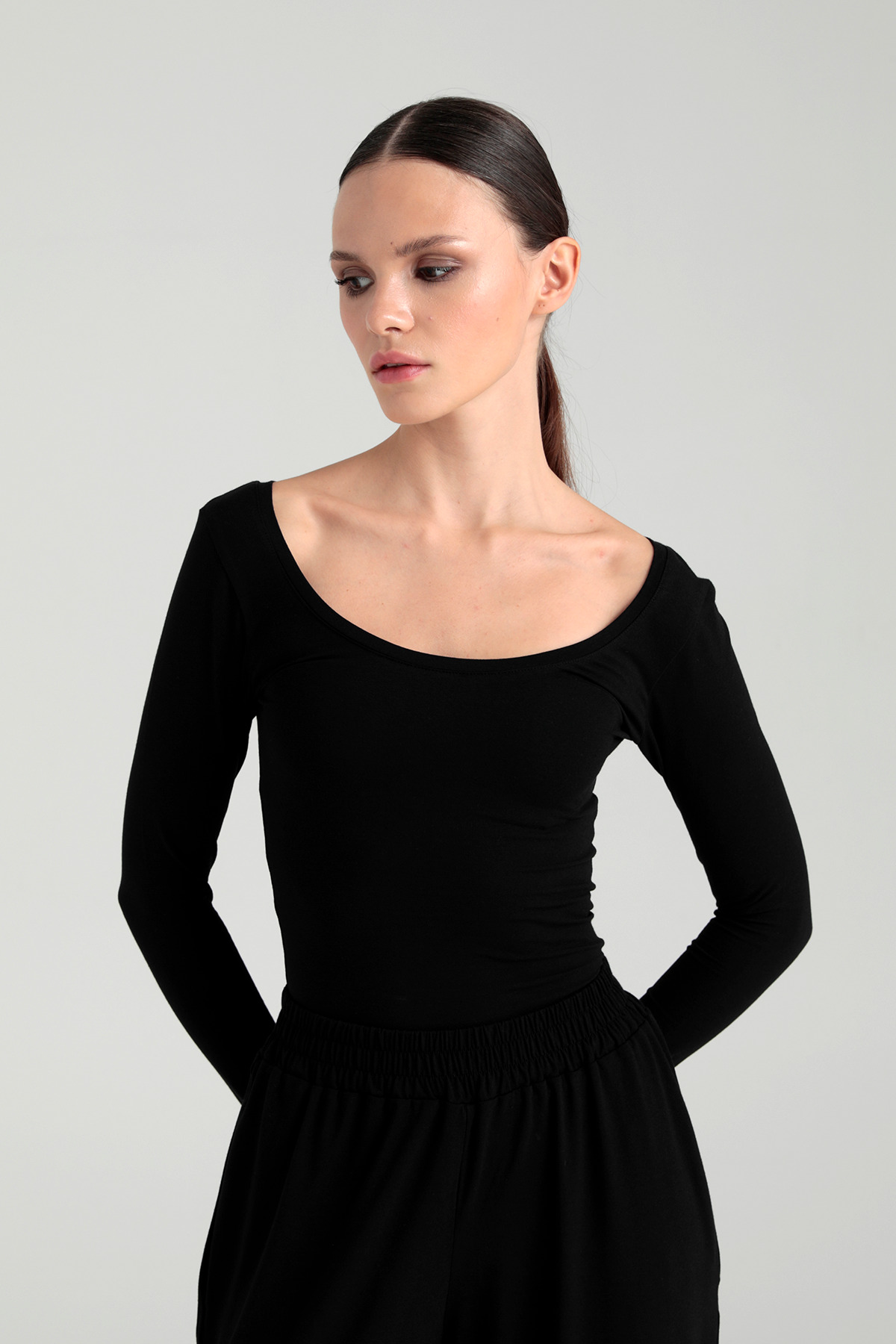 SHEISMONO  Ultra Soft Oval Yaka Bluz Siyah - Görsel 2