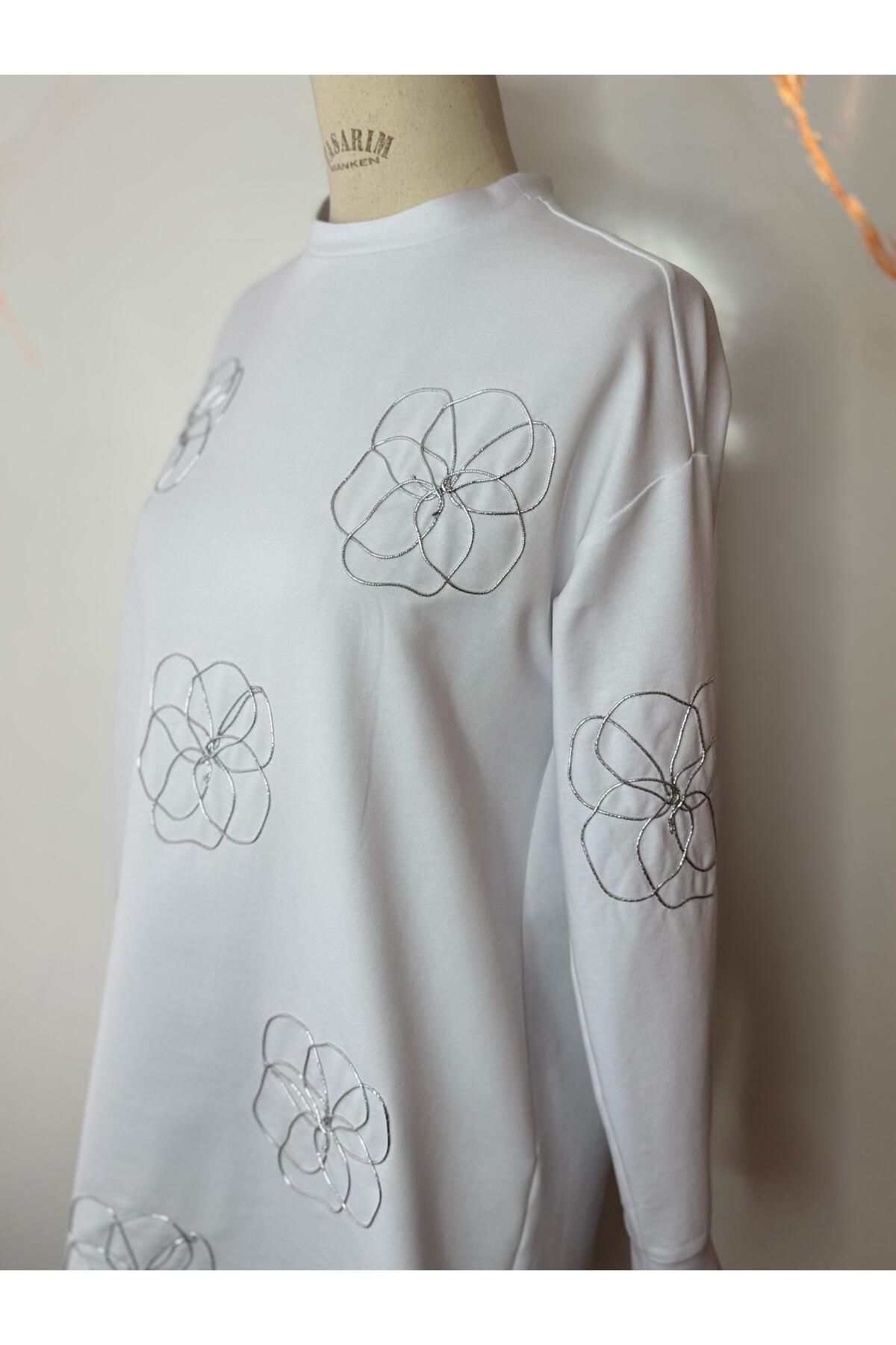 Mymood-Flower Embroidered Sweatshirt 2