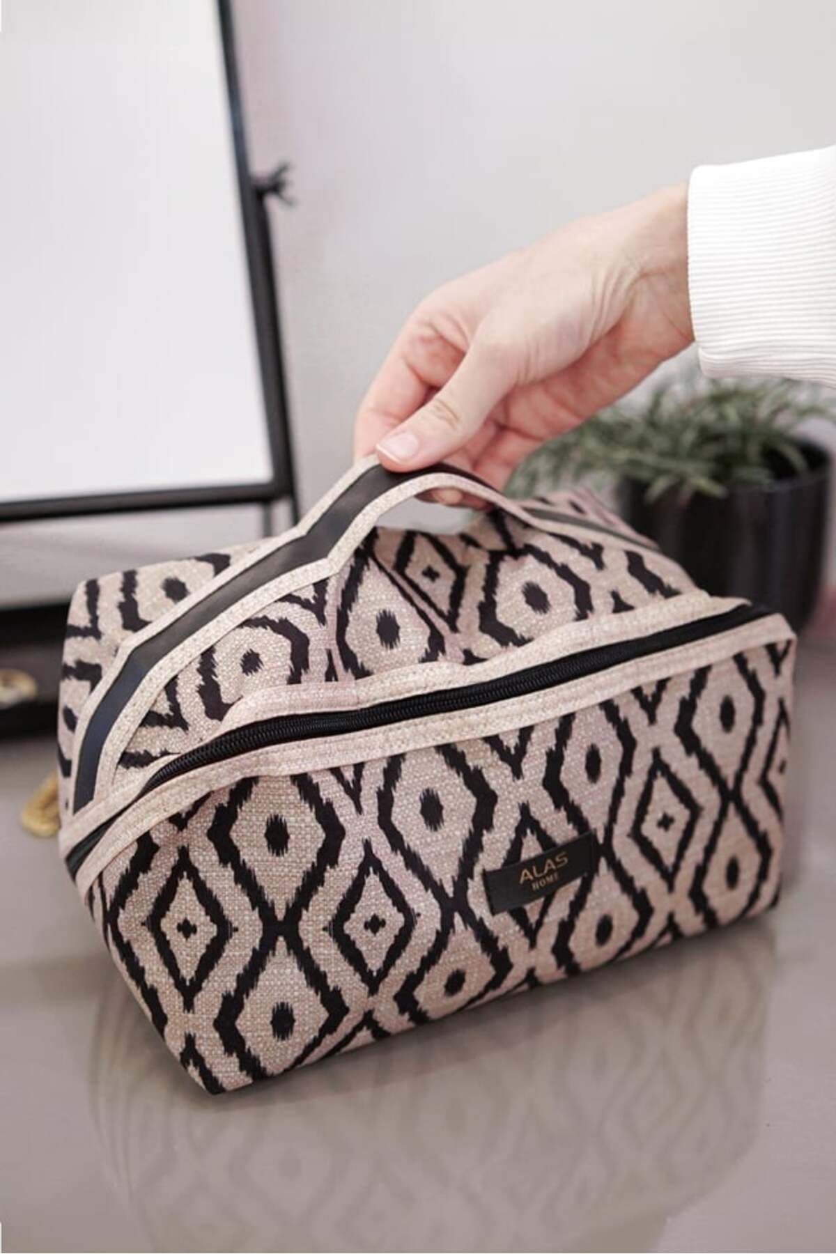 کیف آرایش مسافرتی بوهه، ۲۴ x ۱۶ x ۱۳ سانتی‌متر