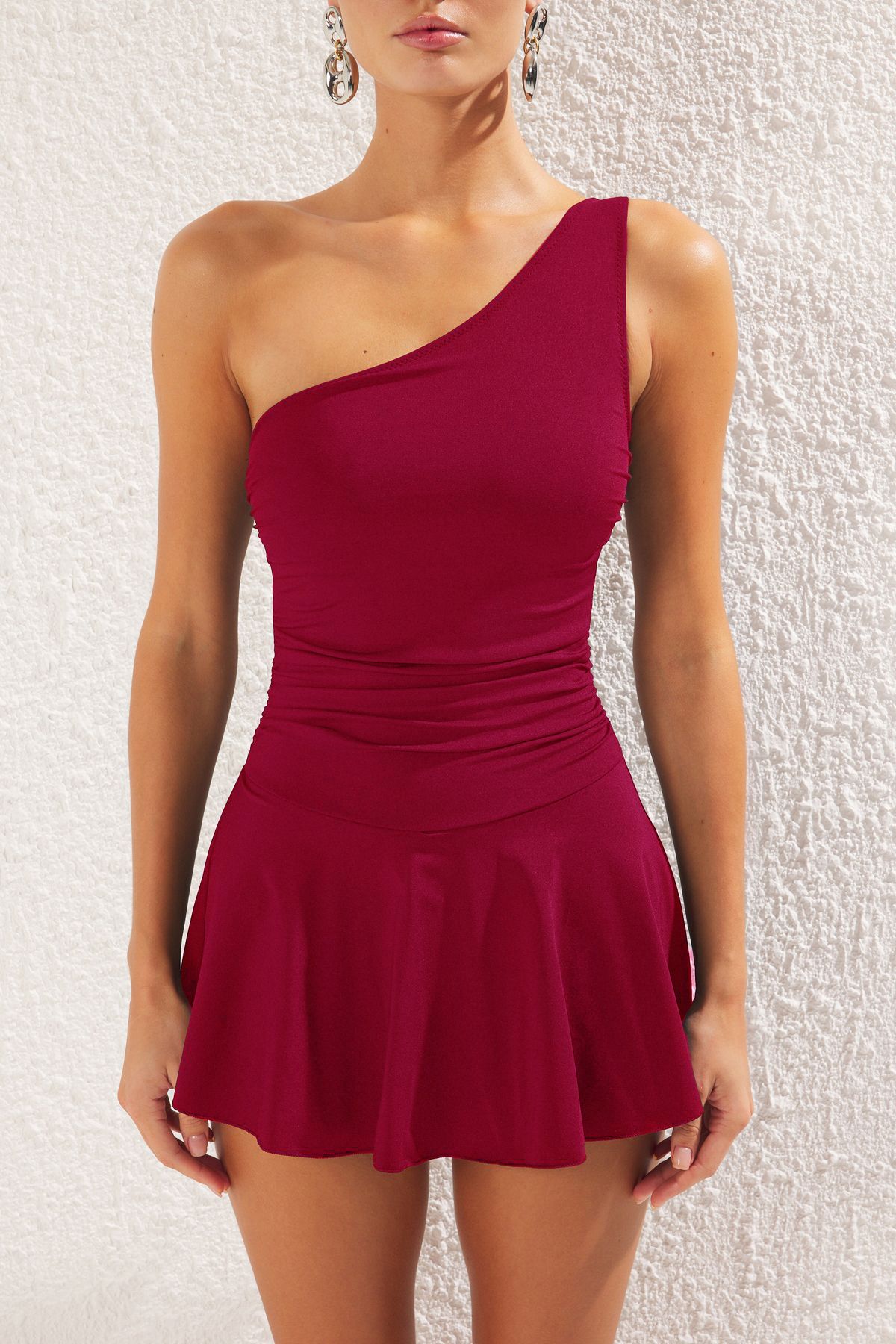 Trendyol Collection-Burgunderfarbener One-Shoulder-Rock Badeanzug mit Shorts TBESS25MA00061 4