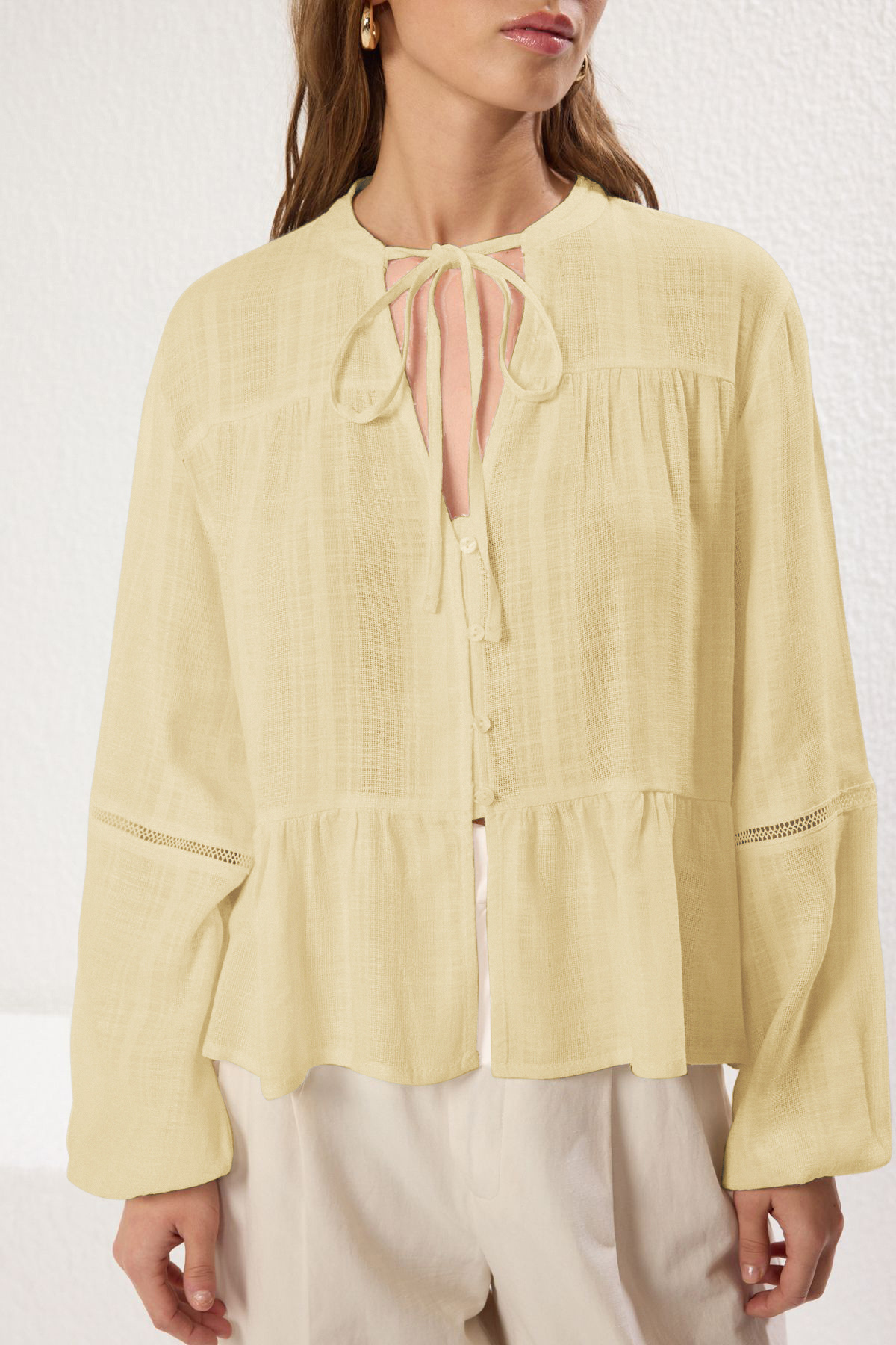 Trendyolmilla  Sarı Pamuklu Dokulu Kolda Dantelli Oversize Boho Dokuma Gömlek TWOSS25GO00038 - Görsel 2