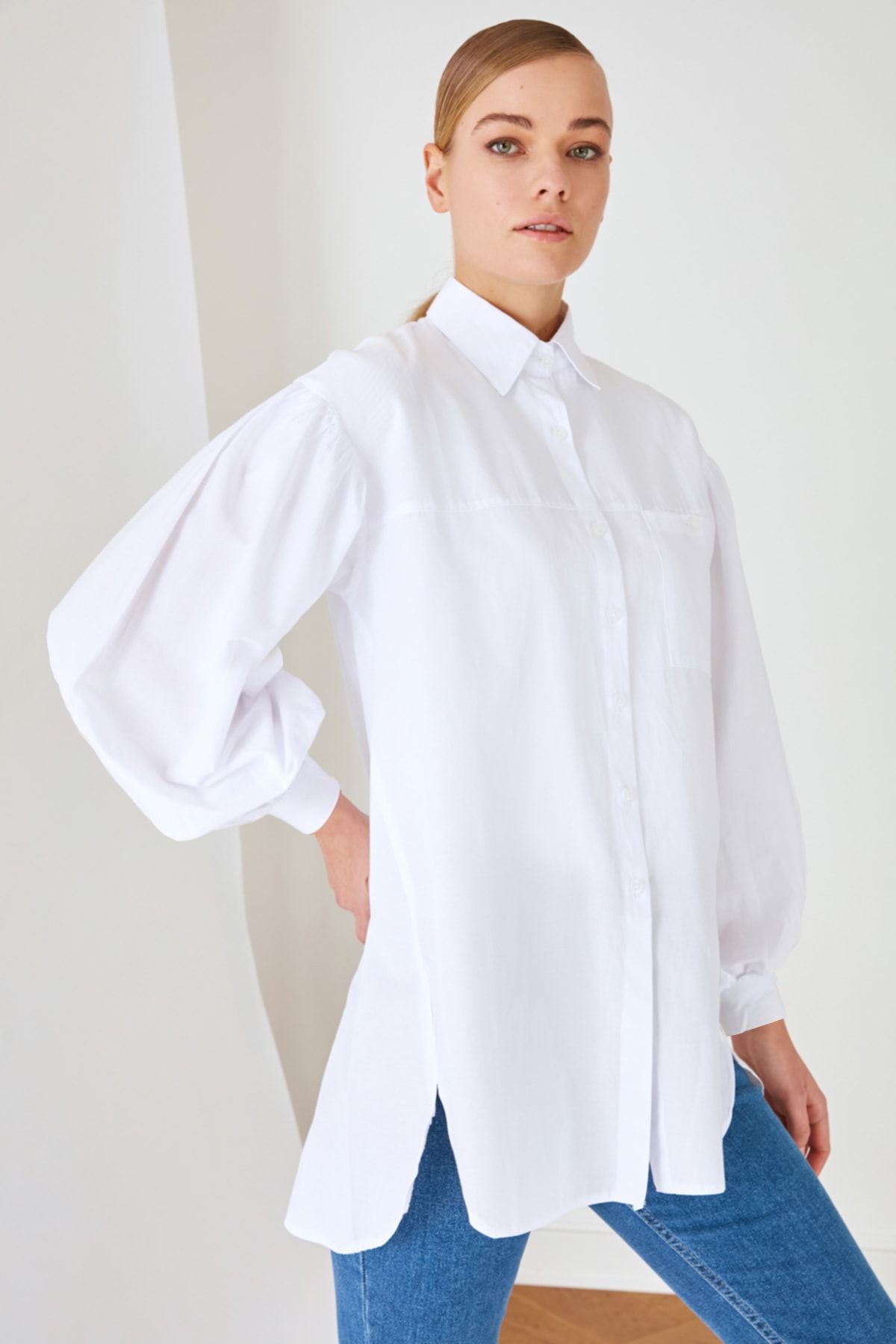 Trendyol Modest-White Balloon Sleeve Basic Woven Shirt with Long Back Pocket Detail TCTSS21GO0976 4