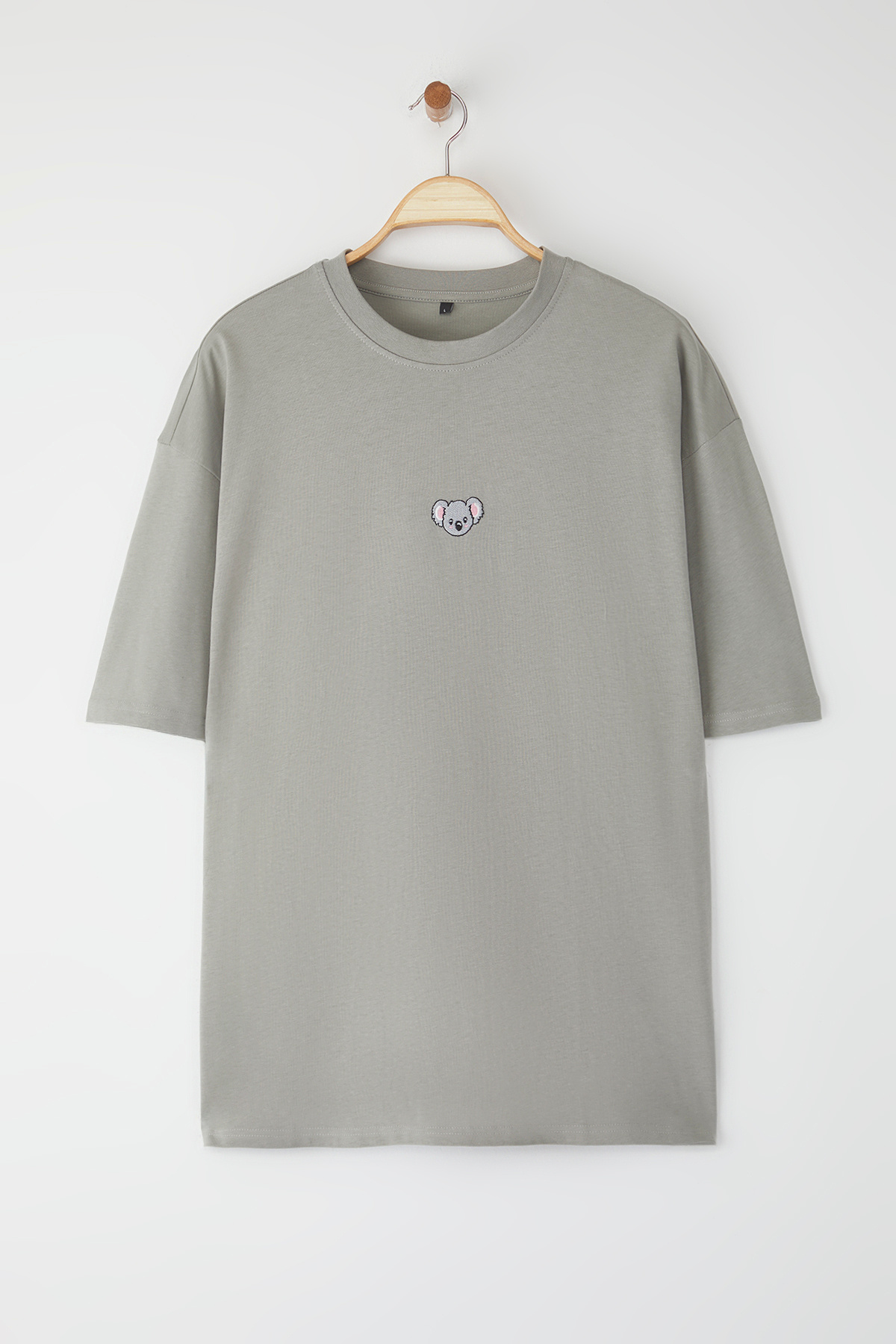 Trendyolmilla  Gri Oversize/Geniş Kesim Koala Nakışlı %100 Pamuklu T-Shirt TMNSS23TS00243 - Görsel 3
