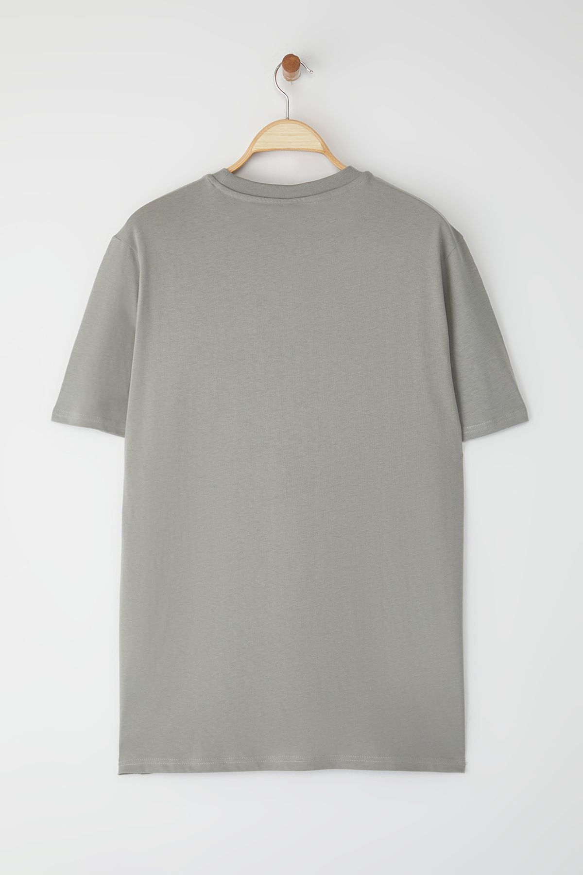 Trendyol Collection-Graues T-Shirt aus 100 % Baumwolle mit Stickerei TMNSS24TS00056 4