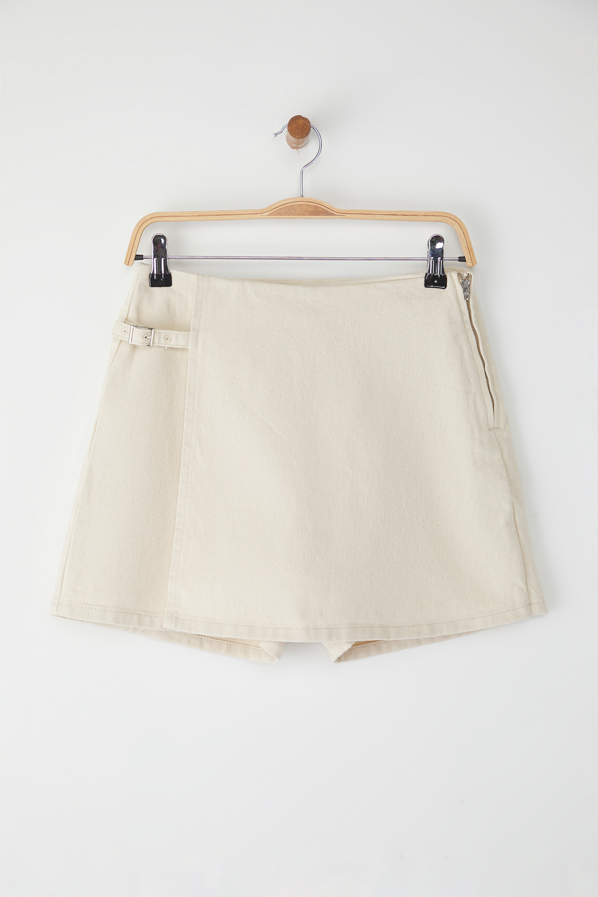 Trendyolmilla  Ekru Aksesuar Detaylı Yüksek Bel Denim Şort Etek TWOSS25SR00200 - Görsel 10