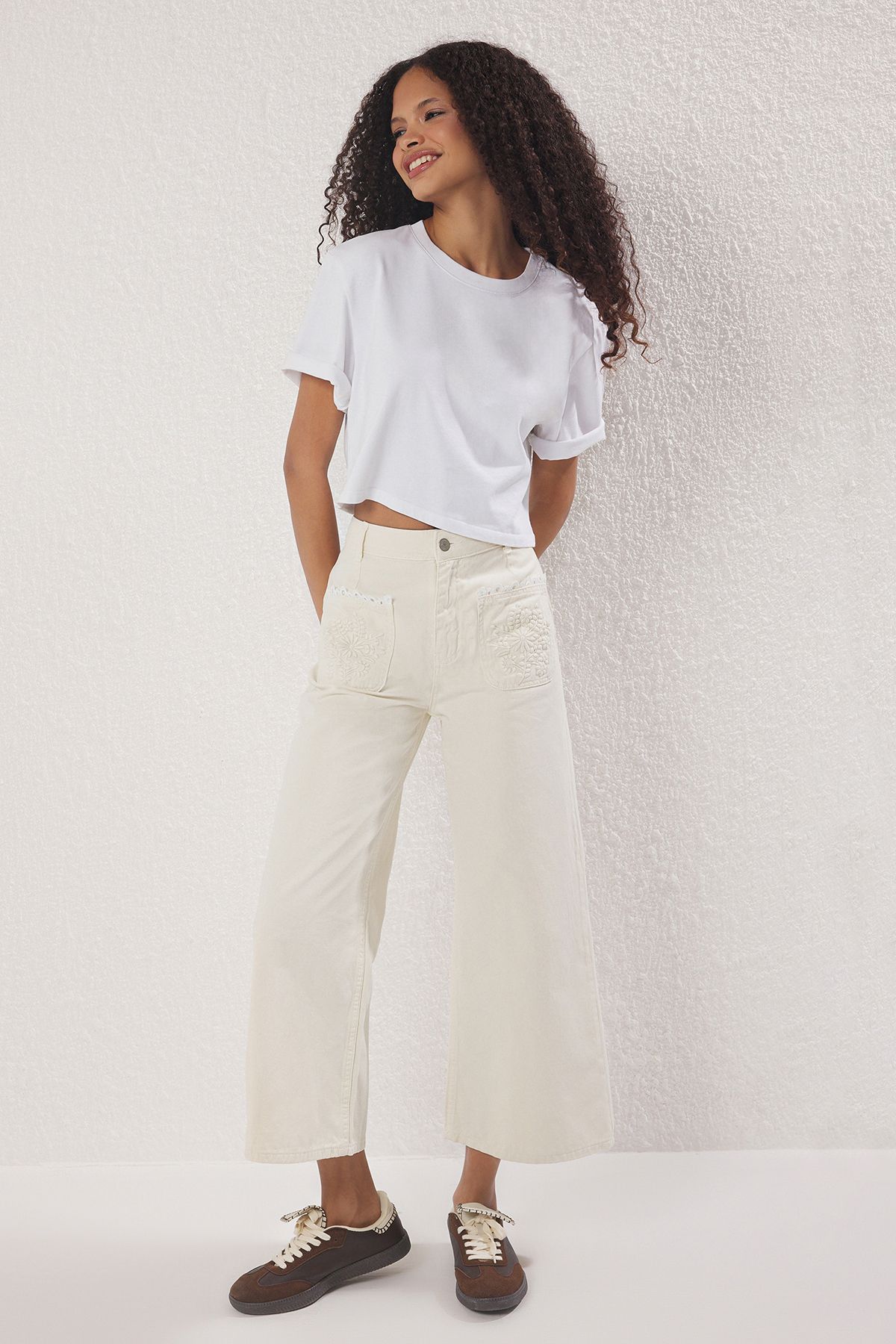 Trendyol Collection Białe Jeansy Typu Culotte Z Wysokim Stanem I Haftowanymi Detalami Kobieta - 40