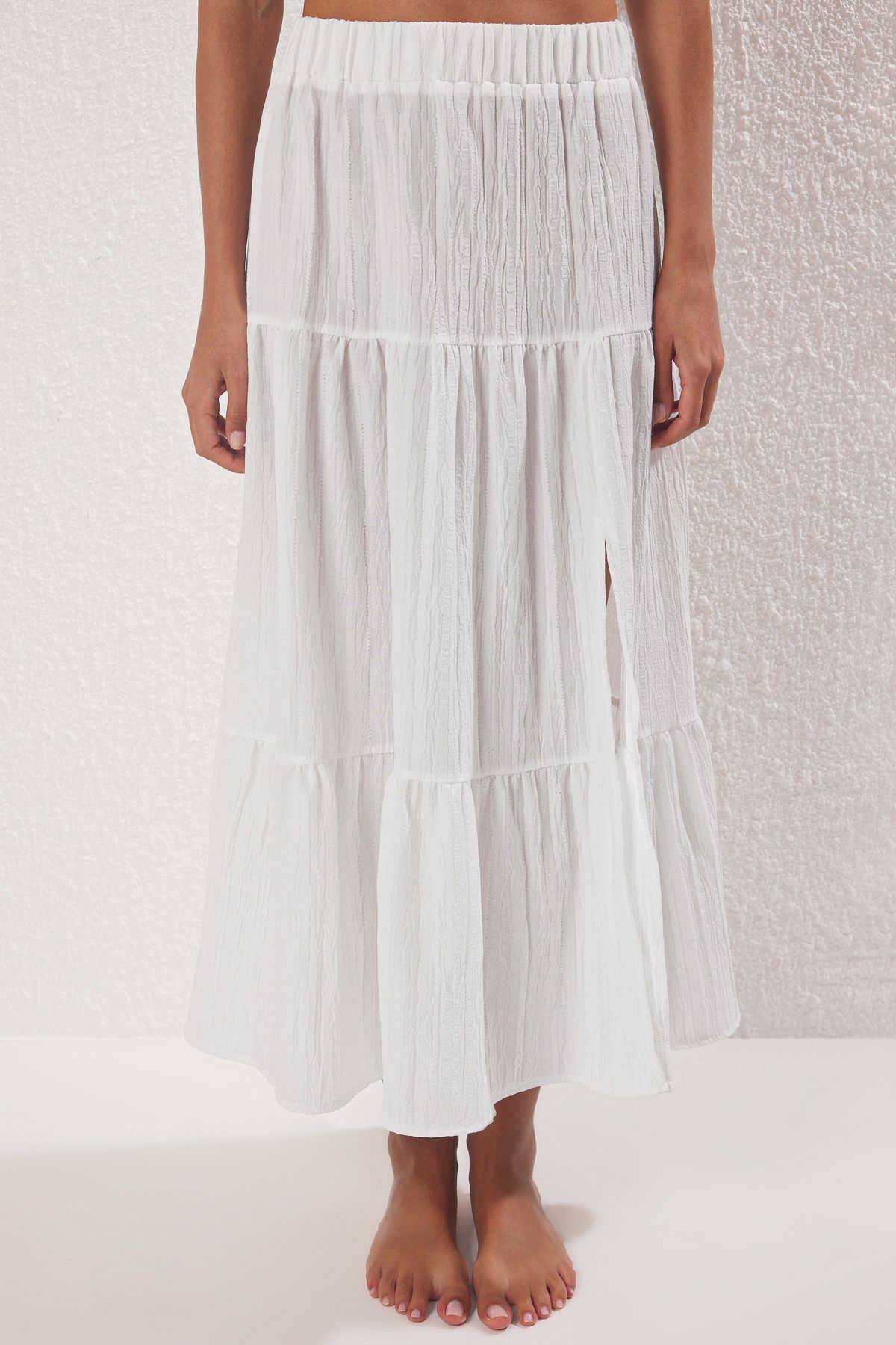 Trendyol Collection-Ecru texturált pánt nélküli blúz szoknya, strandruha TBESS25AU00045 4