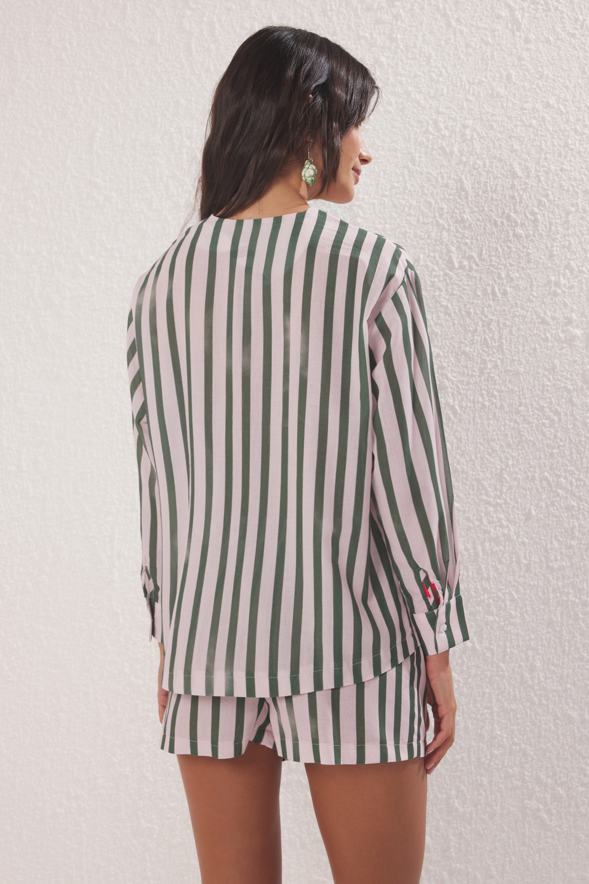 Trendyolmilla  Balık Desenli Dokuma %100 Pamuk Plaj Mini Yüksek Bel Gömlek-Şort Takım TBESS25AU00069 - Görsel 4