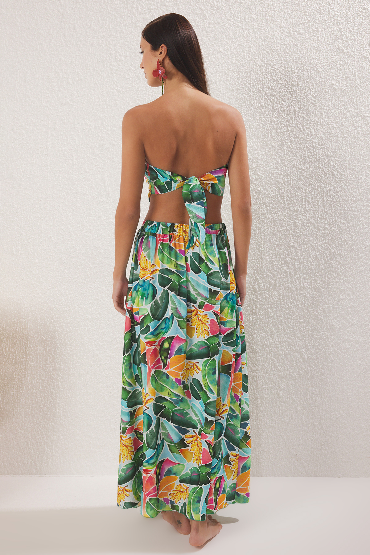 Trendyolmilla  Tropikal Desenli Dokuma Yırtmaçlı Plaj Bluz-Etek Takım TBESS25AU00093 - Görsel 4