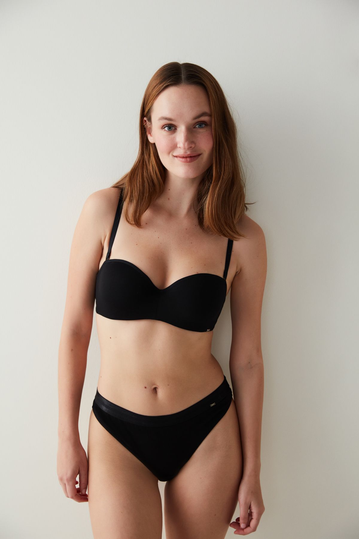 Penti-Schwarzer, trägerloser Push-up-BH Angelina mit Bügel 2