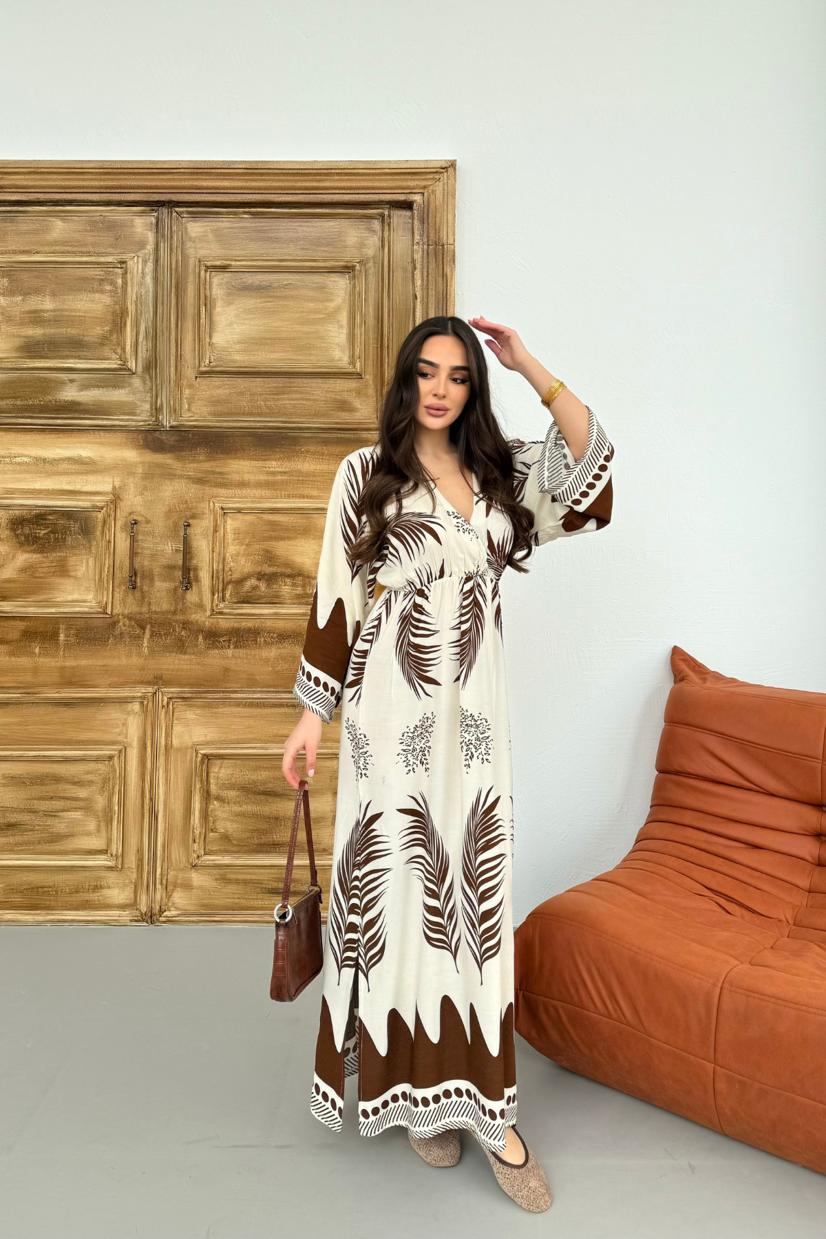 mezqa  Kahverengi Desenli Yırtmaç Detaylı Beli Lastikli Uzun Elbise - Görsel 3