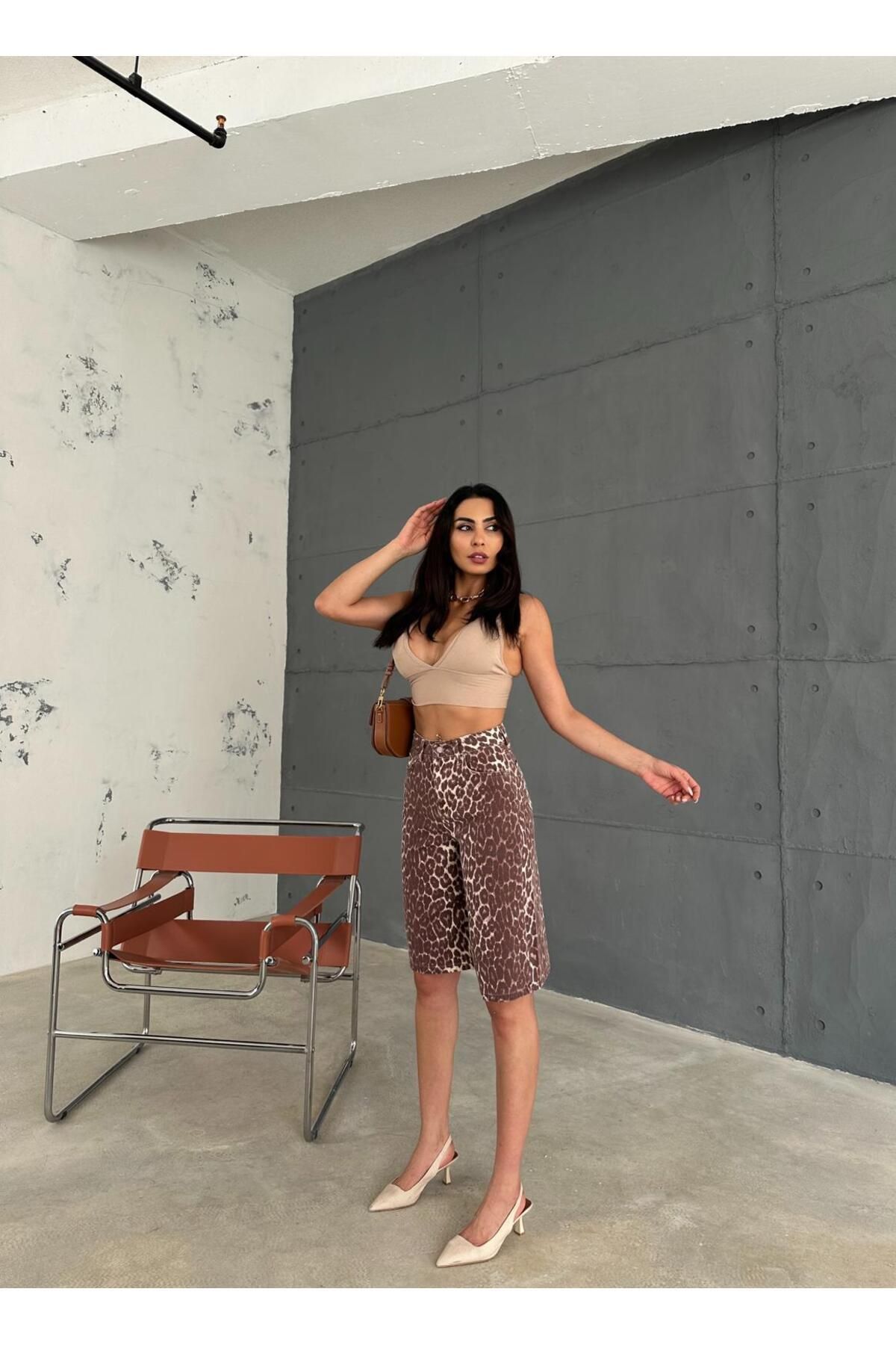 Zeo Basic-Leopard Print Long Shorts 4