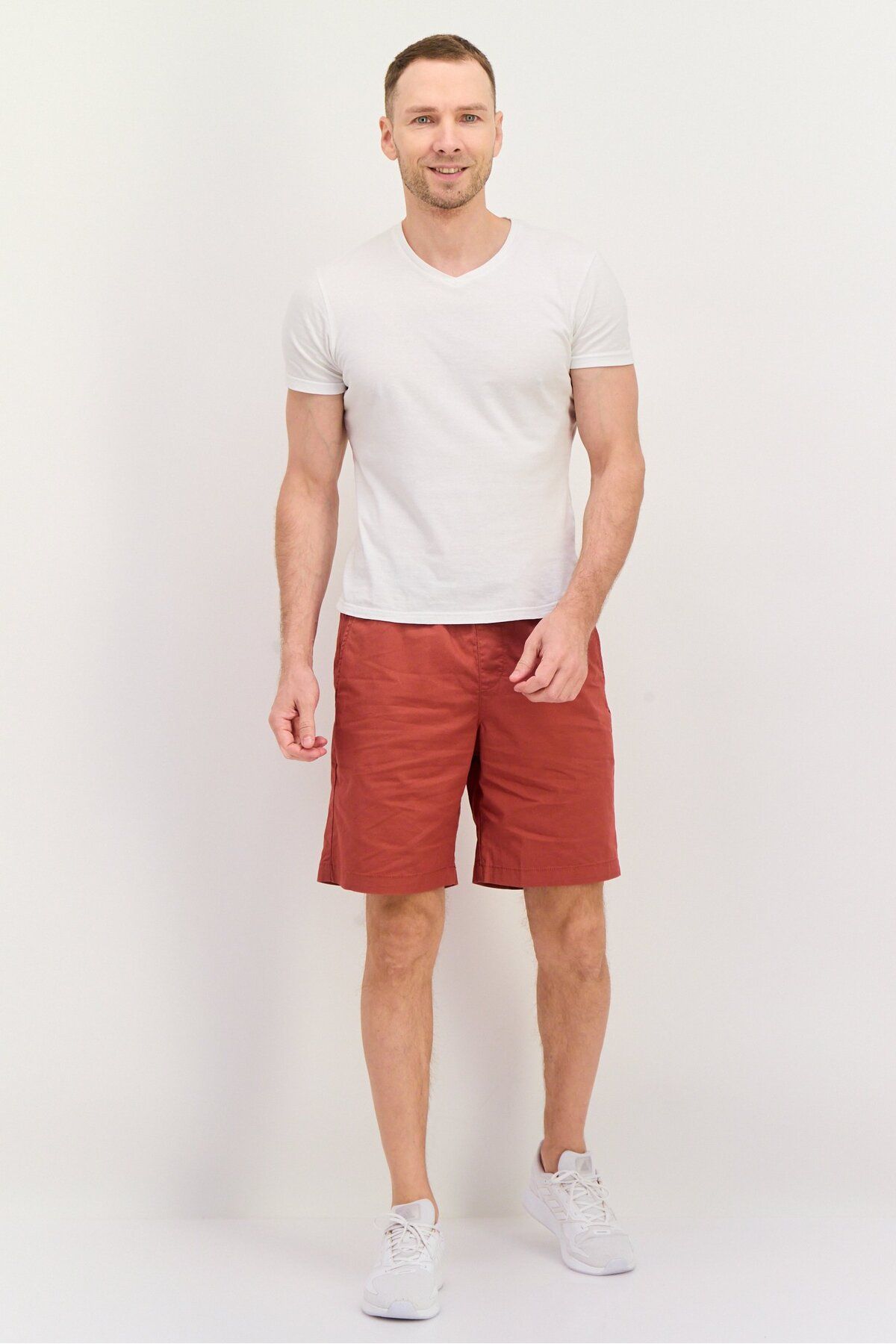 GAP-Men Plain 8 Inseam Basic Shorts, Red 4