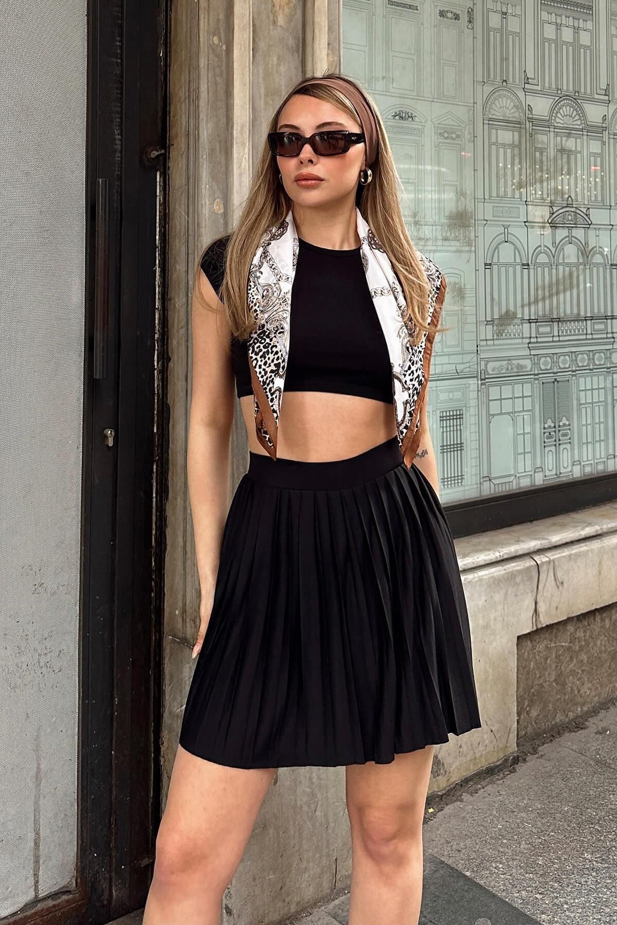 Swist-Black Sandy Pleated High Waist Women's Shorts Skirt 3