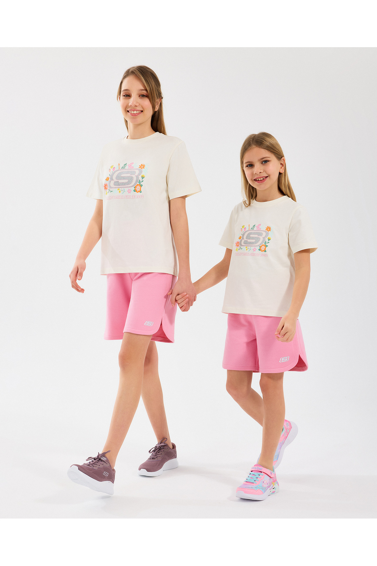 اسکچرز تی شرت گرافیکی G Regular Fit طرح دختر بزرگ سفید مایل به قهوه‌ای SK2510115-102